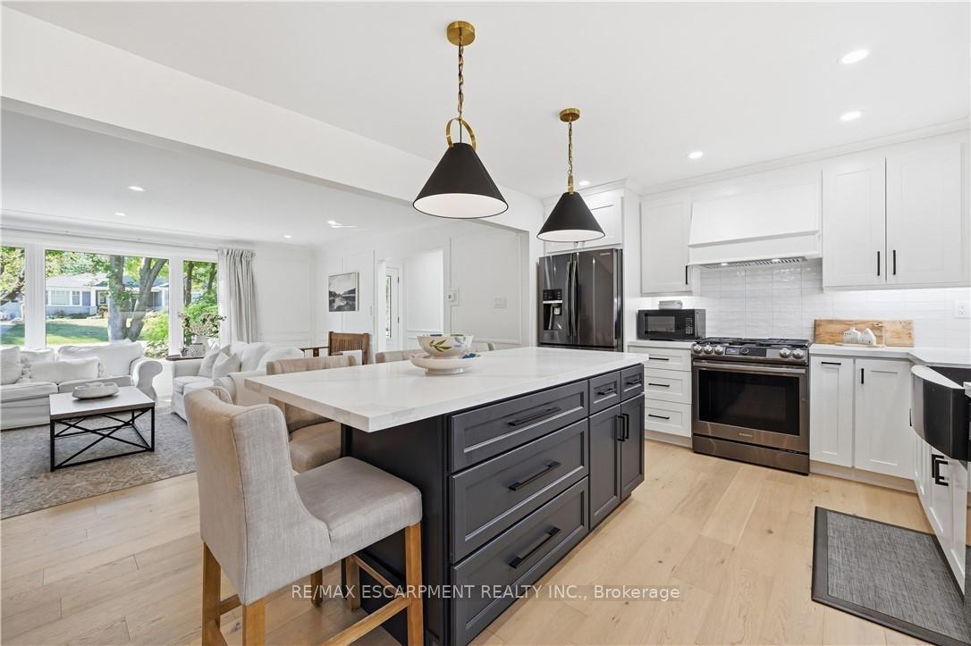 Photo 11 of 869 Condor Drive, Burlington, LaSalle — HOMEH