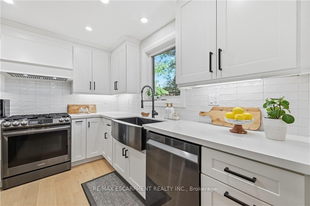 Photo 12 of 869 Condor Drive, Burlington, LaSalle — HOMEH