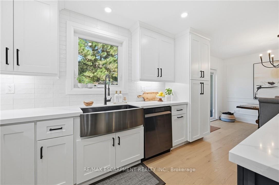 Photo 14 of 869 Condor Drive, Burlington, LaSalle — HOMEH