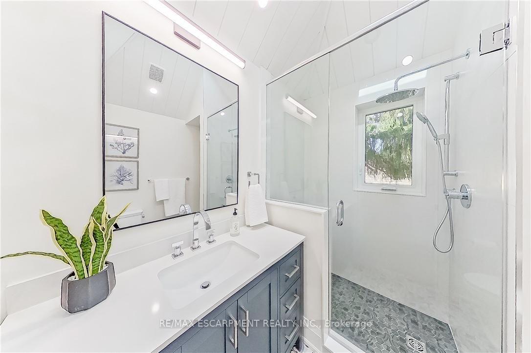 Photo 17 of 869 Condor Drive, Burlington, LaSalle — HOMEH