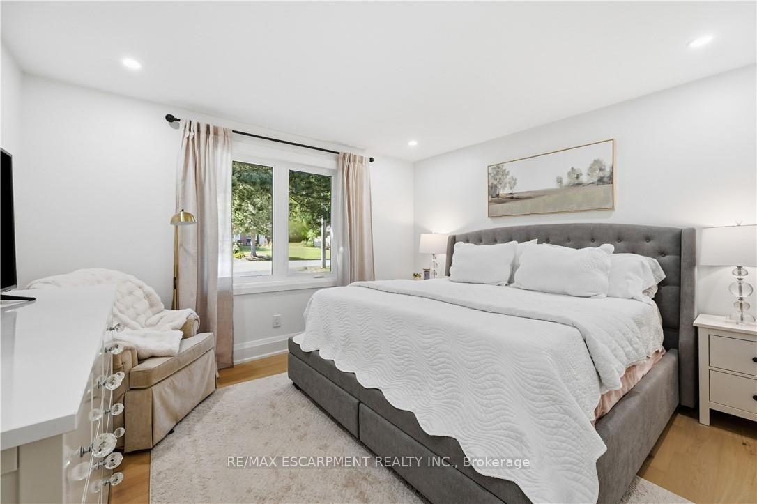 Photo 19 of 869 Condor Drive, Burlington, LaSalle — HOMEH