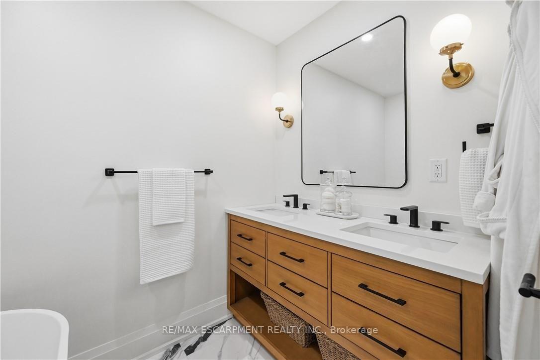 Photo 20 of 869 Condor Drive, Burlington, LaSalle — HOMEH