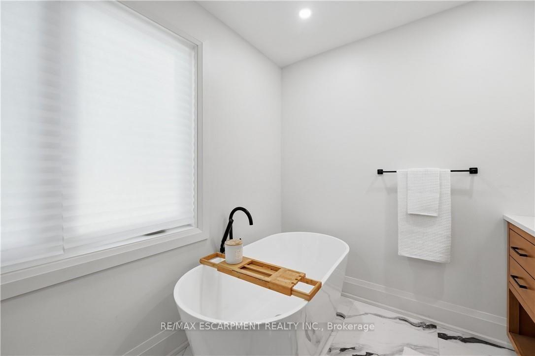 Photo 21 of 869 Condor Drive, Burlington, LaSalle — HOMEH