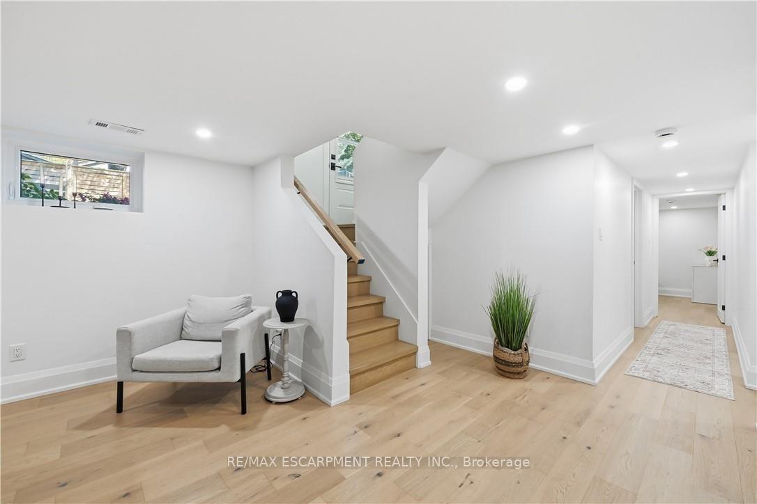 Photo 23 of 869 Condor Drive, Burlington, LaSalle — HOMEH