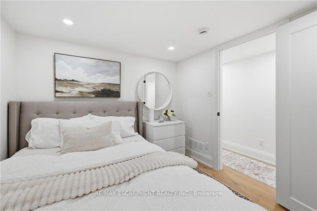 Photo 29 of 869 Condor Drive, Burlington, LaSalle — HOMEH