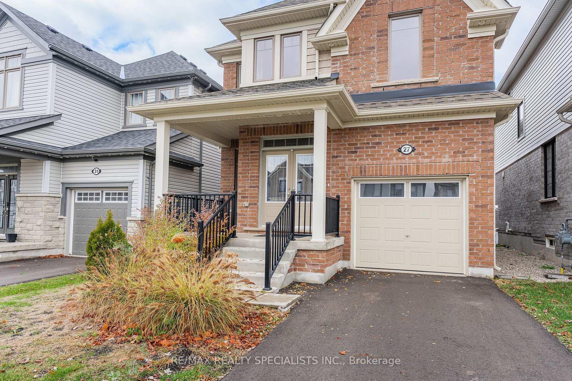 Photo 3 of 27 Harpin Way W, Centre Wellington, Fergus — HOMEH