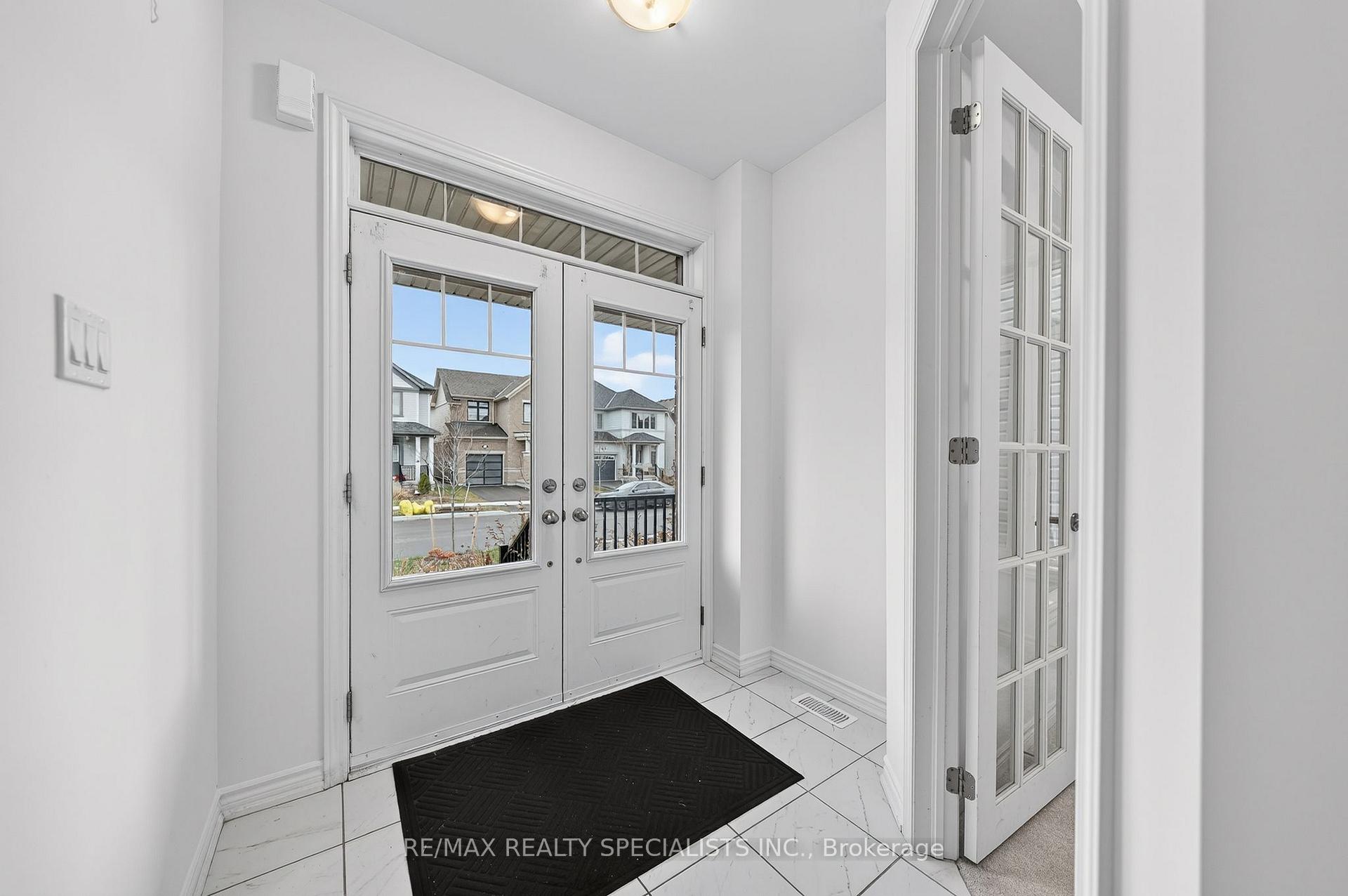 Photo 5 of 27 Harpin Way W, Centre Wellington, Fergus — HOMEH