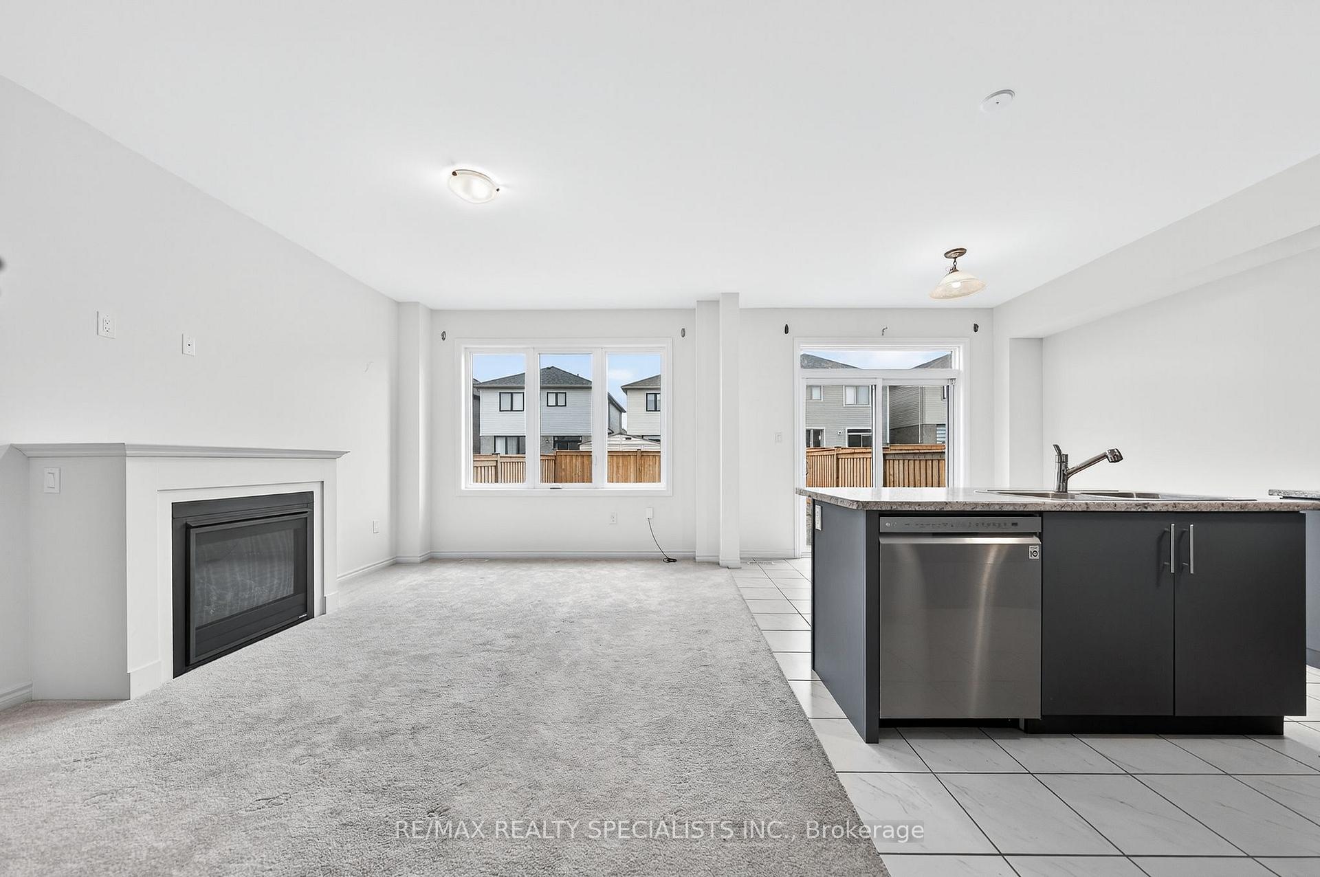 Photo 10 of 27 Harpin Way W, Centre Wellington, Fergus — HOMEH
