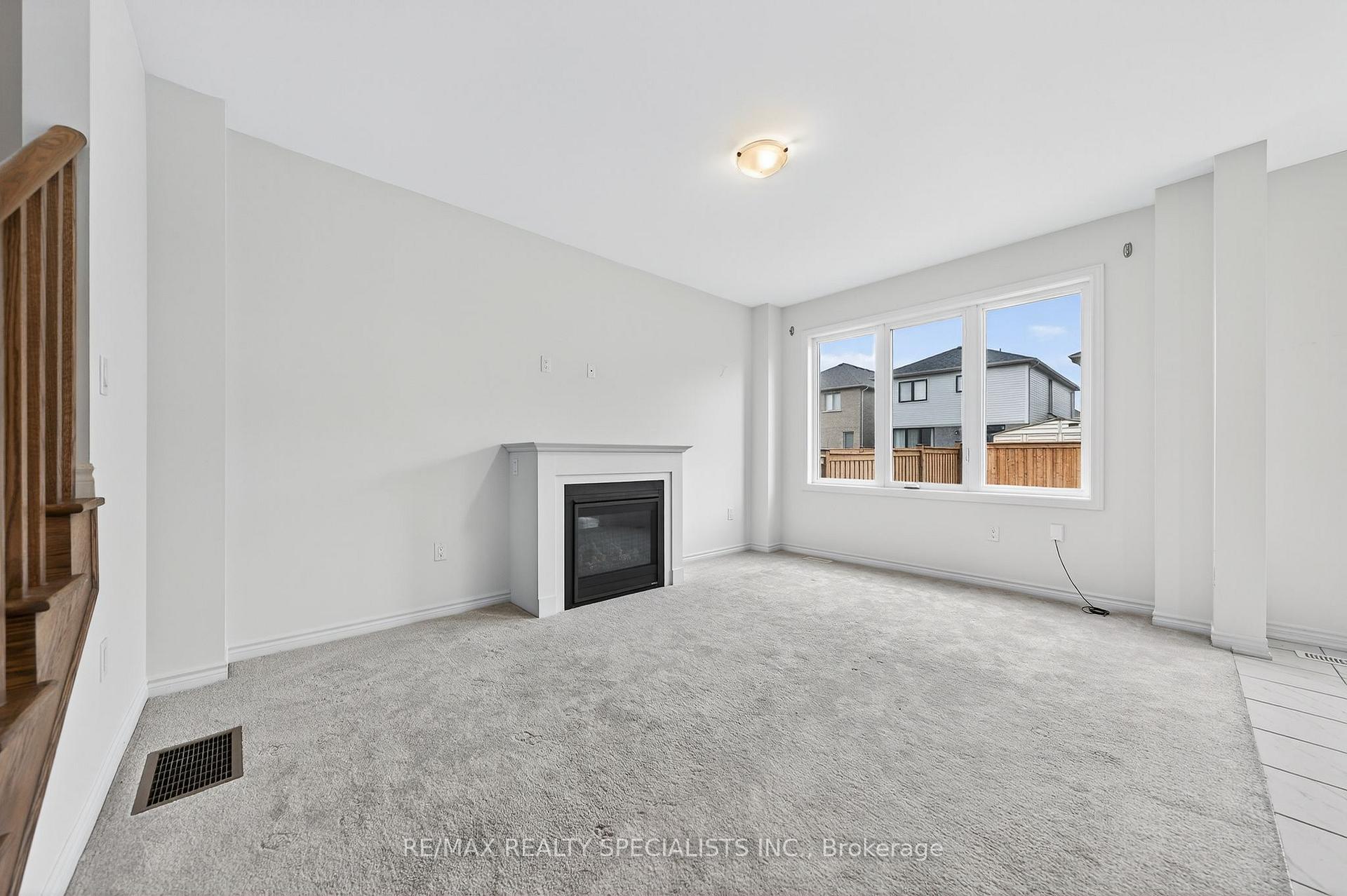 Photo 11 of 27 Harpin Way W, Centre Wellington, Fergus — HOMEH