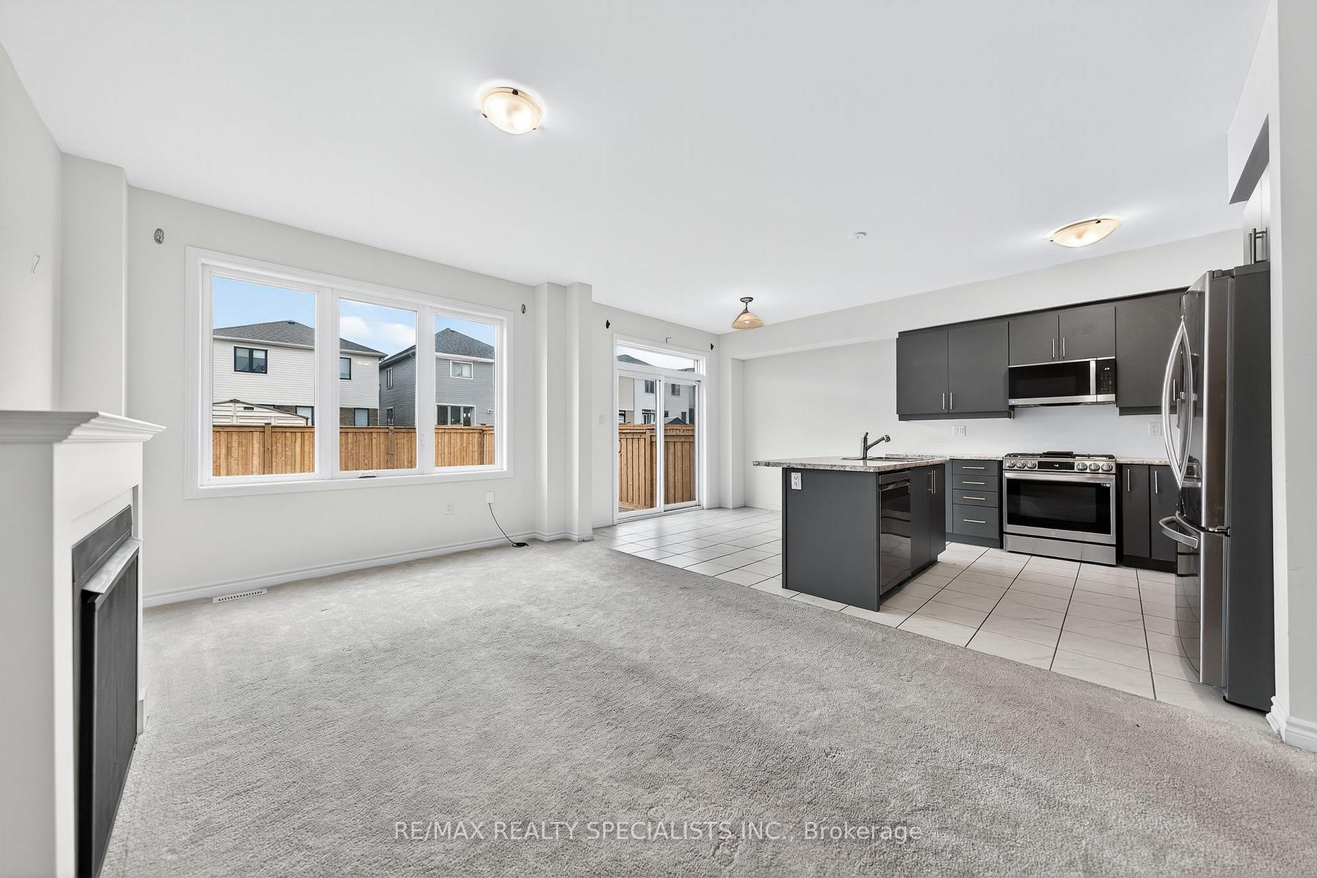 Photo 12 of 27 Harpin Way W, Centre Wellington, Fergus — HOMEH