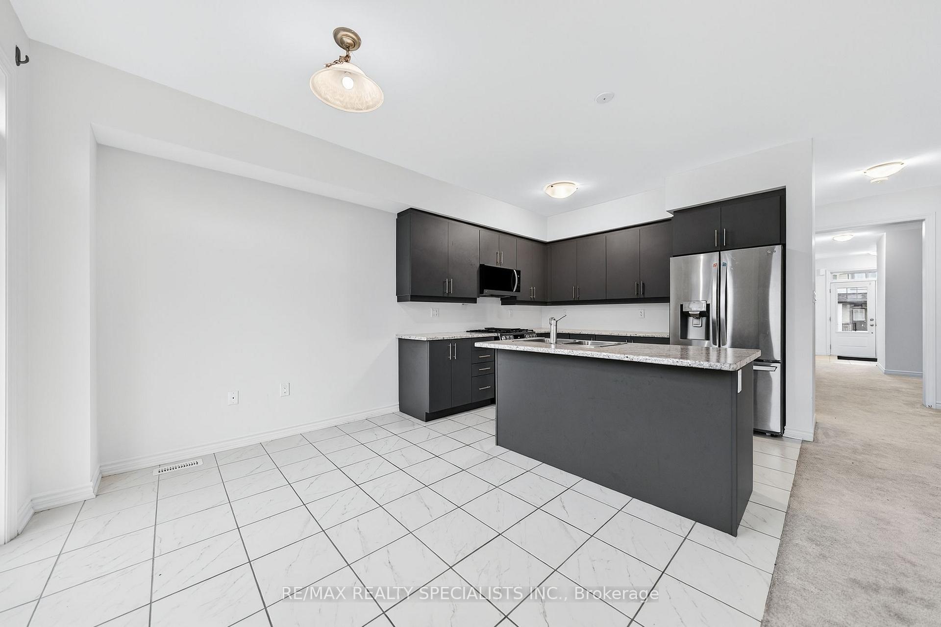 Photo 15 of 27 Harpin Way W, Centre Wellington, Fergus — HOMEH