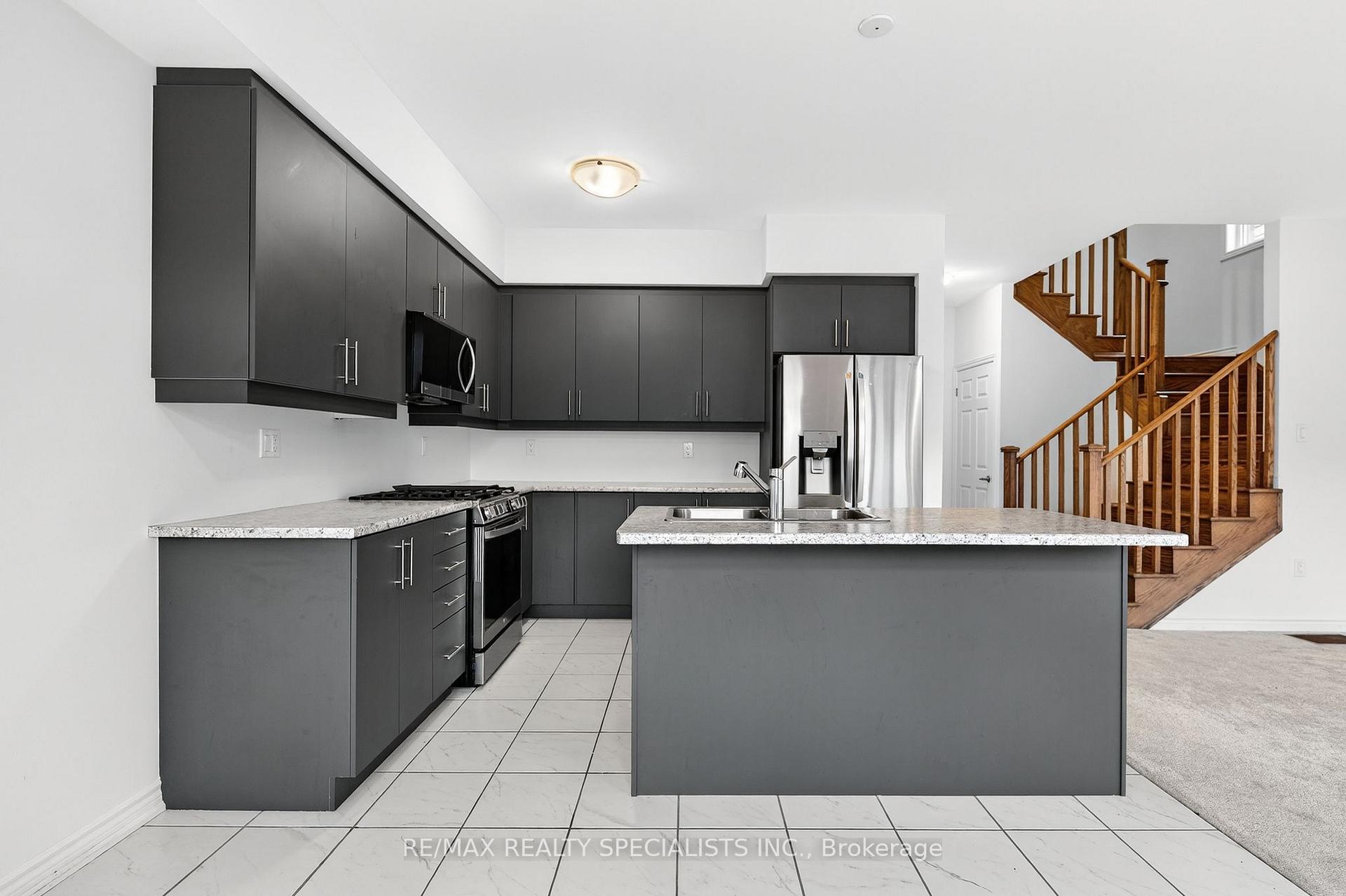 Photo 16 of 27 Harpin Way W, Centre Wellington, Fergus — HOMEH