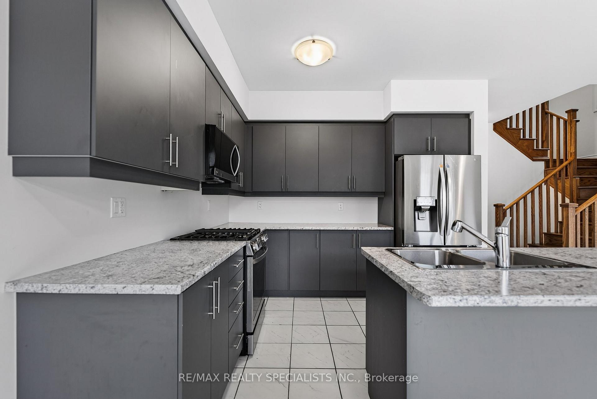 Photo 17 of 27 Harpin Way W, Centre Wellington, Fergus — HOMEH