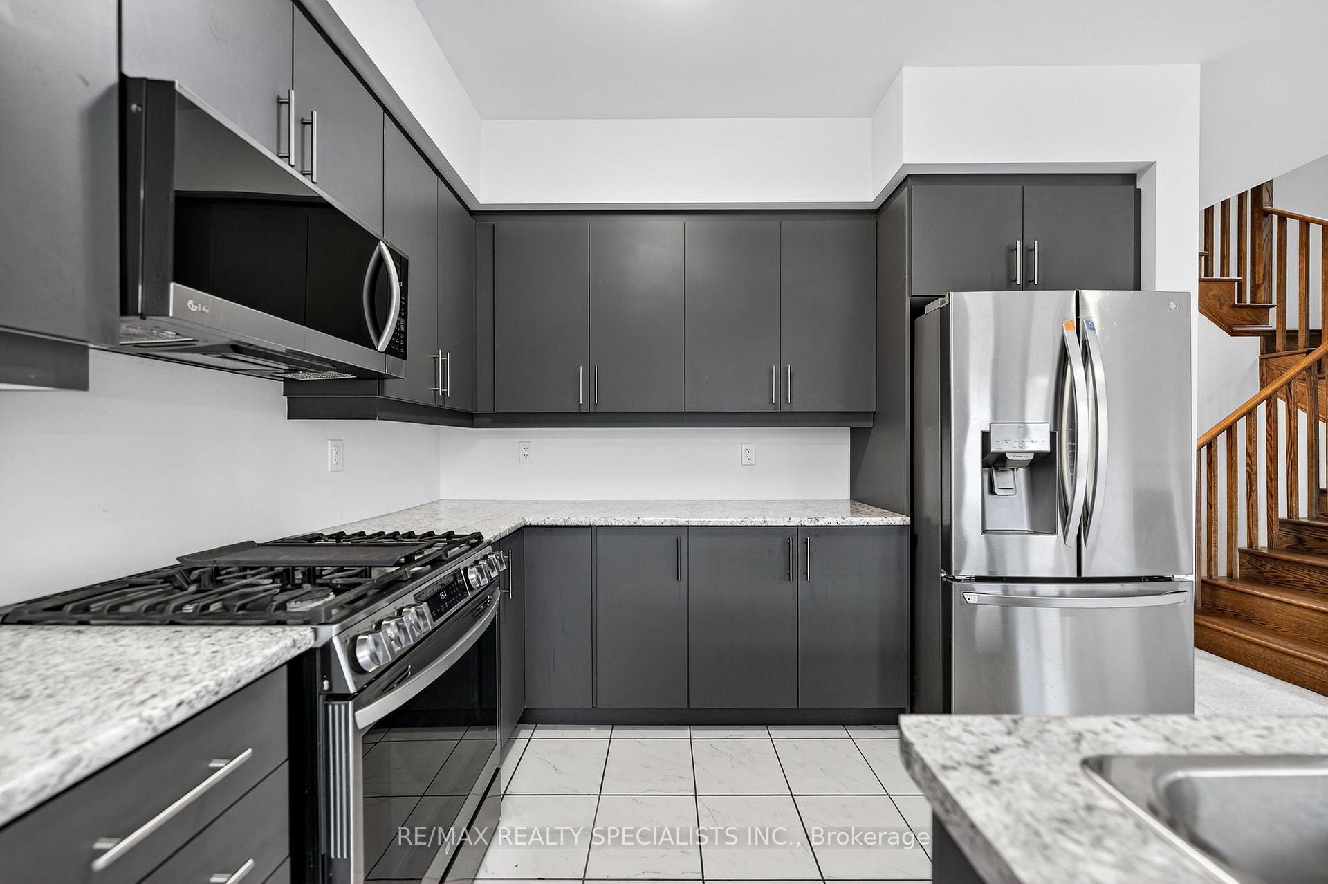 Photo 18 of 27 Harpin Way W, Centre Wellington, Fergus — HOMEH