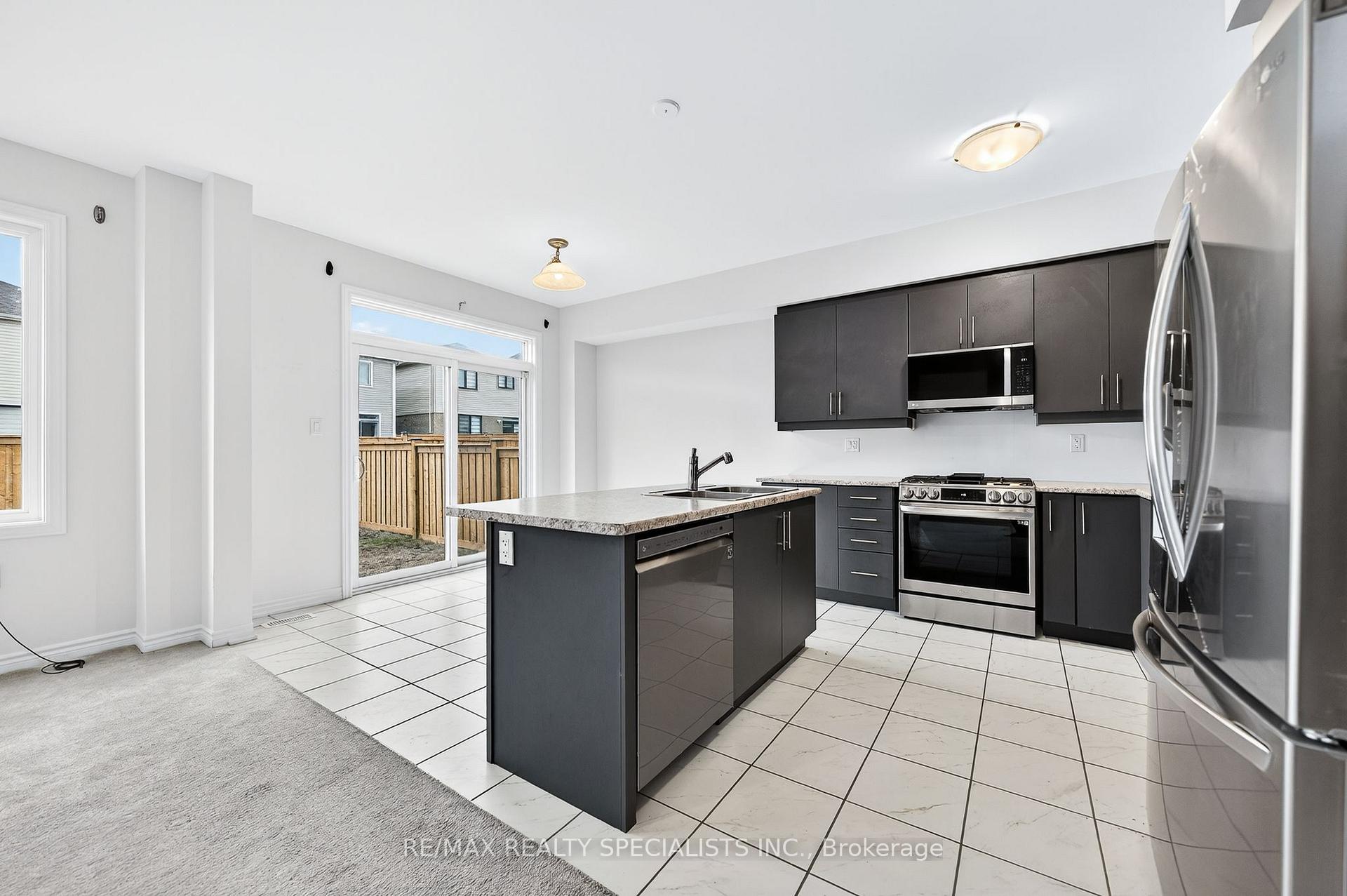Photo 19 of 27 Harpin Way W, Centre Wellington, Fergus — HOMEH