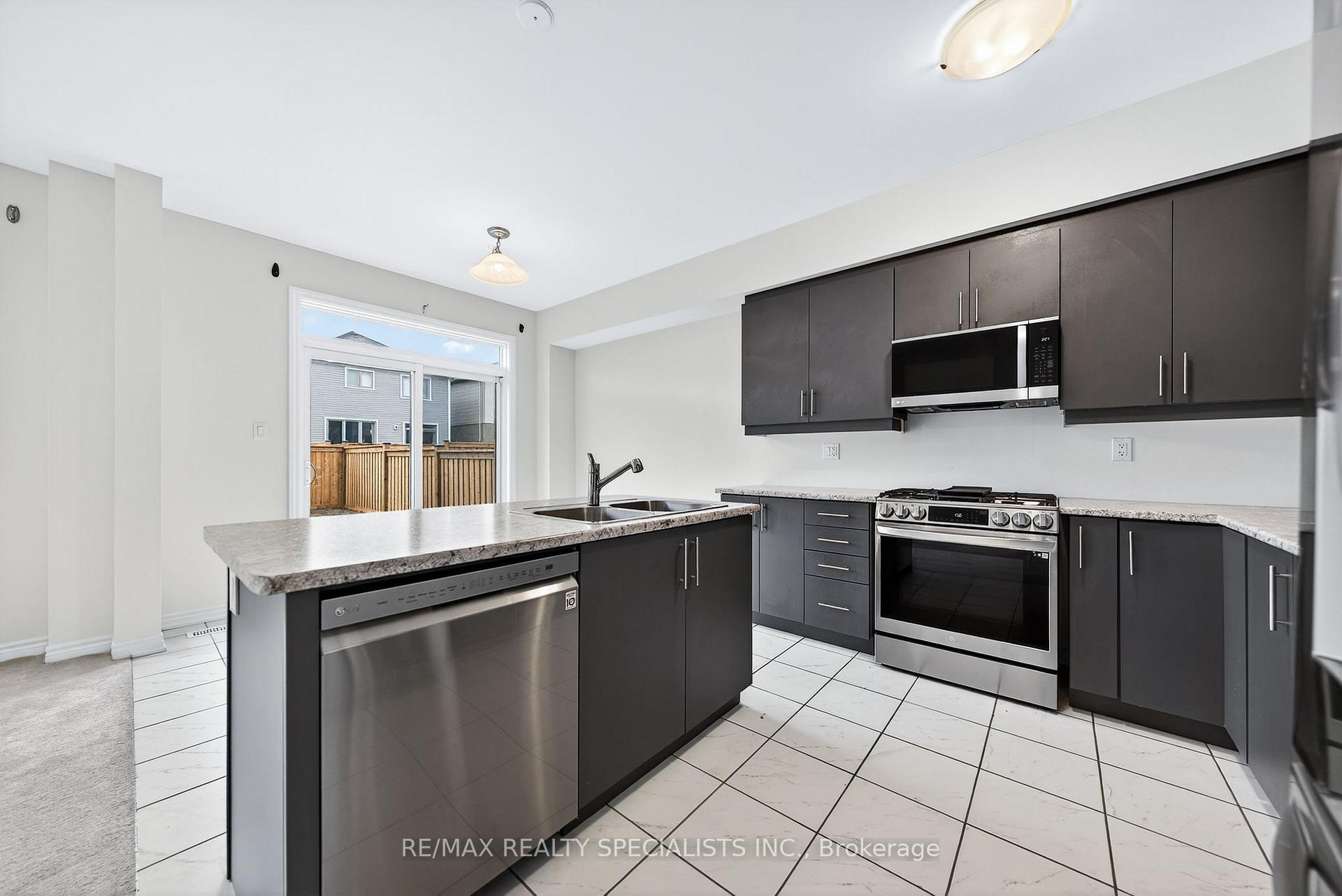 Photo 20 of 27 Harpin Way W, Centre Wellington, Fergus — HOMEH