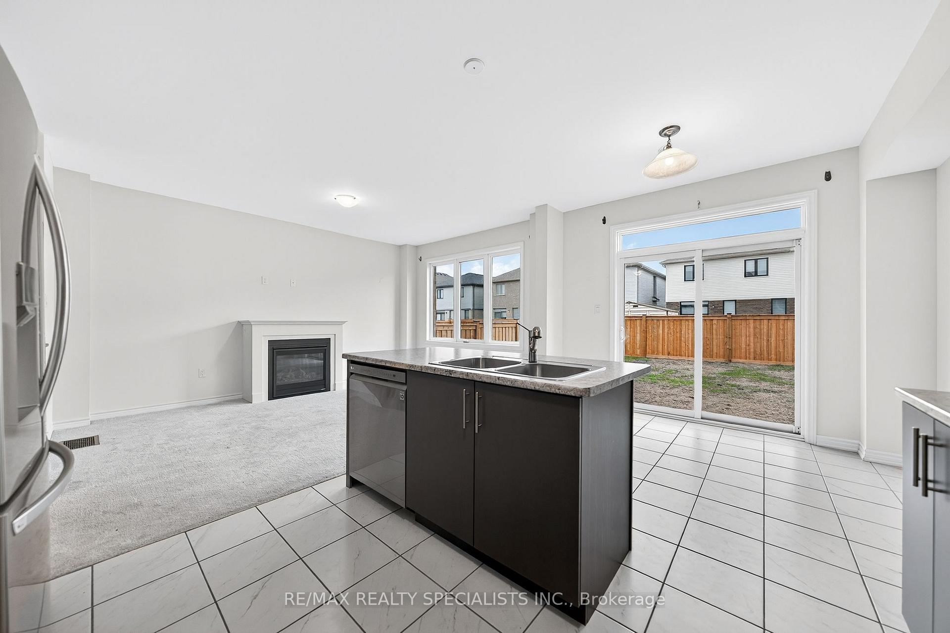 Photo 22 of 27 Harpin Way W, Centre Wellington, Fergus — HOMEH