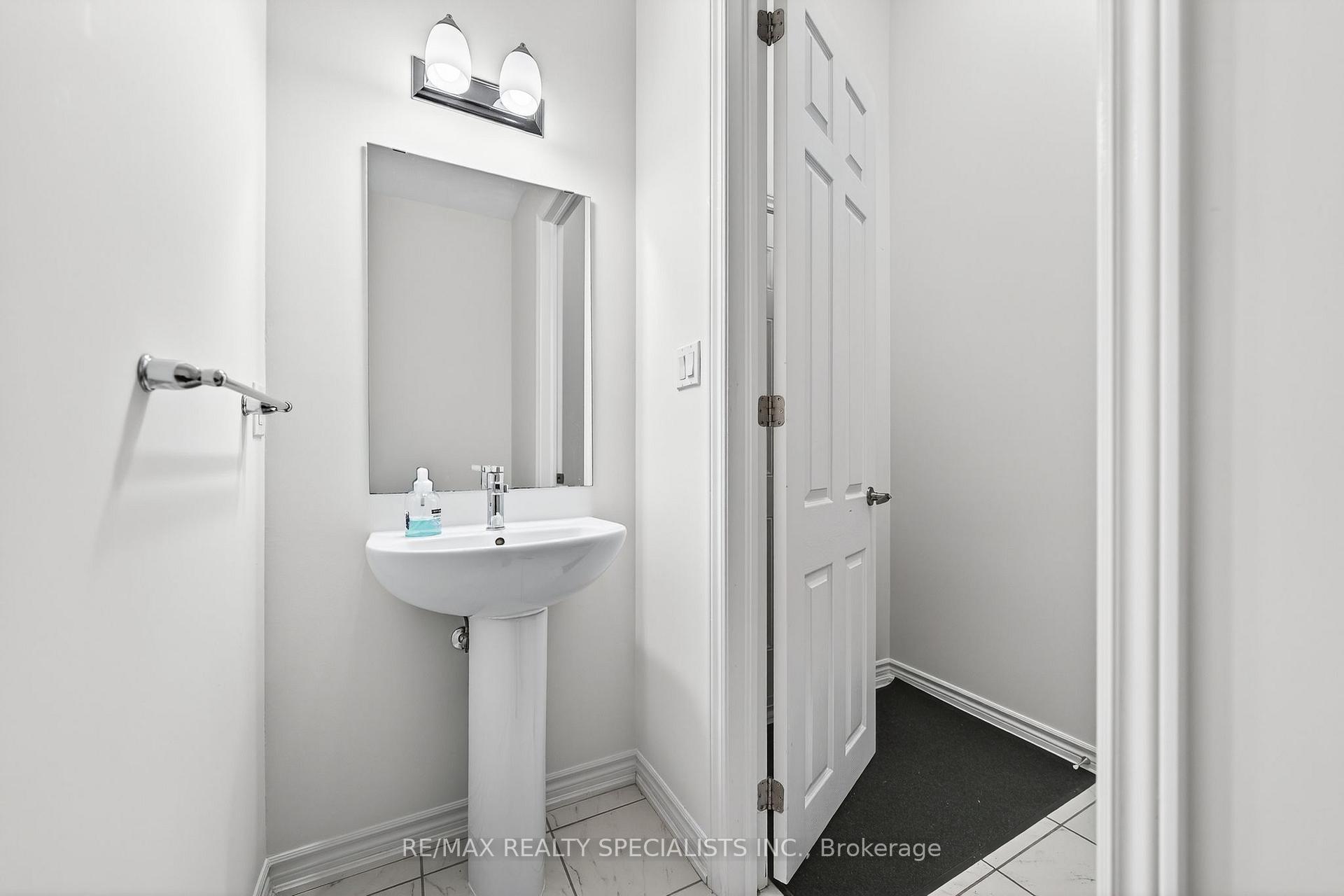 Photo 26 of 27 Harpin Way W, Centre Wellington, Fergus — HOMEH