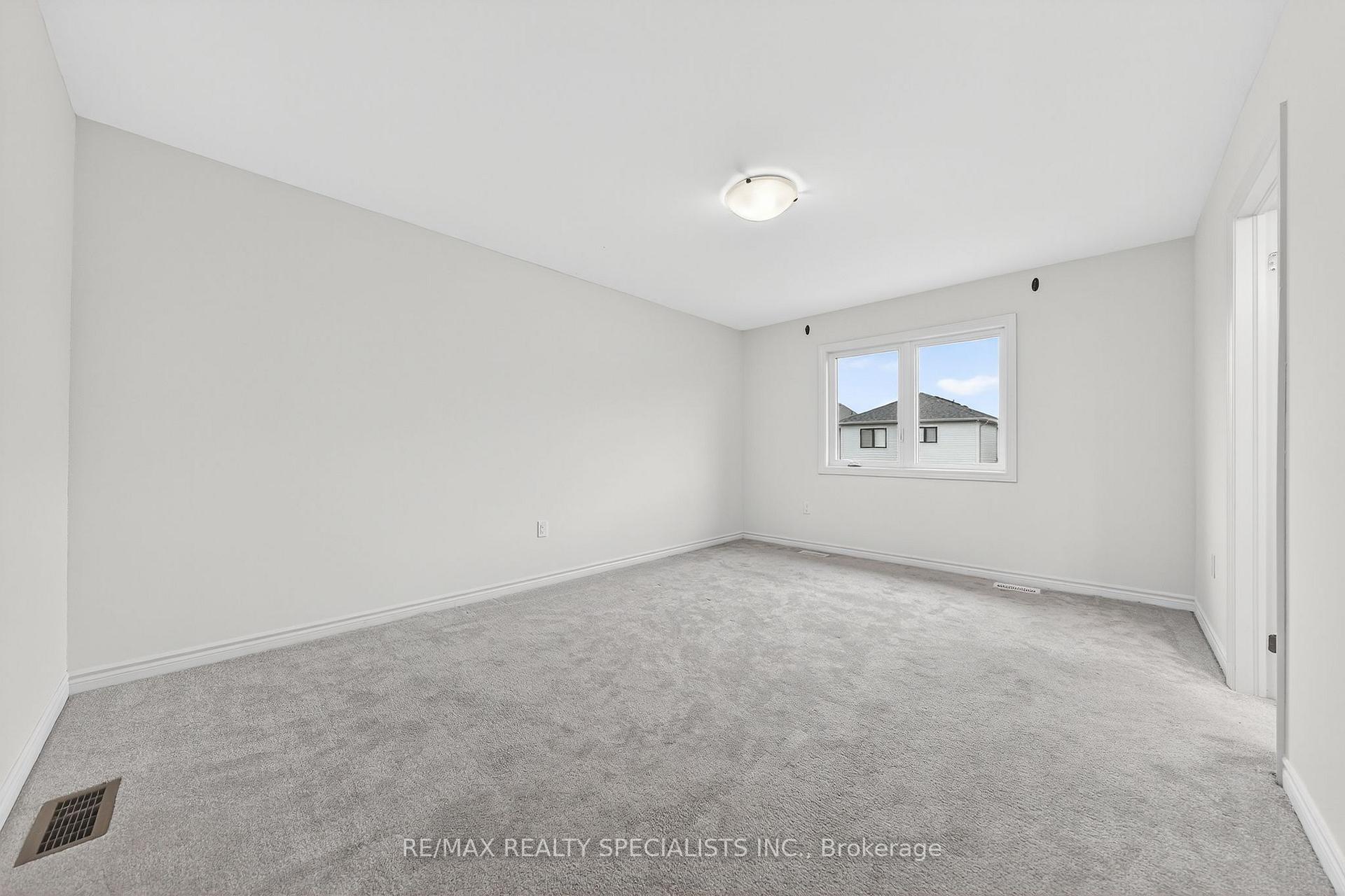 Photo 29 of 27 Harpin Way W, Centre Wellington, Fergus — HOMEH