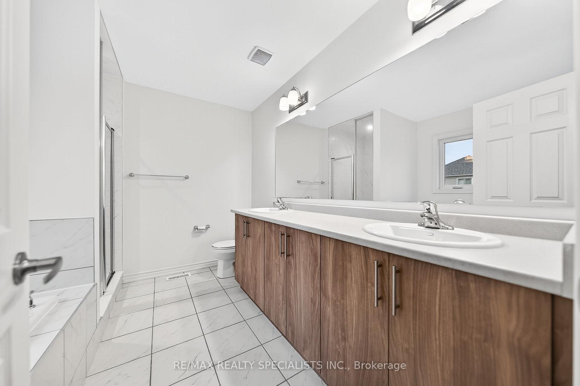 Photo 31 of 27 Harpin Way W, Centre Wellington, Fergus — HOMEH