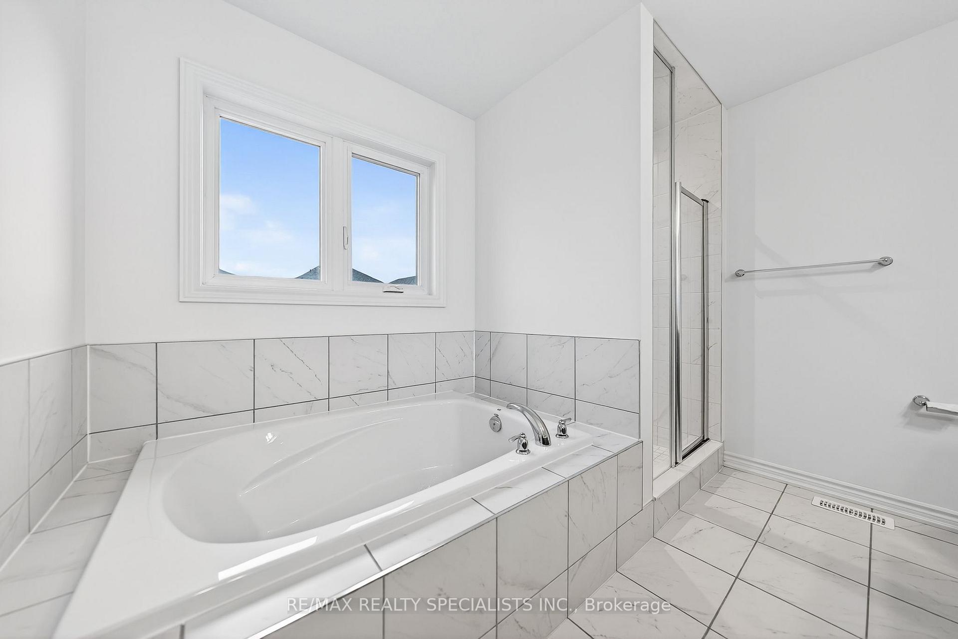 Photo 32 of 27 Harpin Way W, Centre Wellington, Fergus — HOMEH