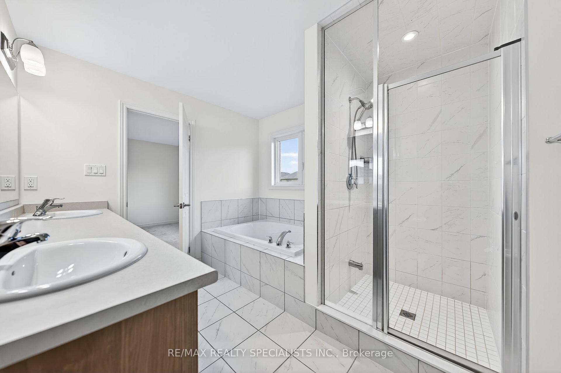 Photo 34 of 27 Harpin Way W, Centre Wellington, Fergus — HOMEH