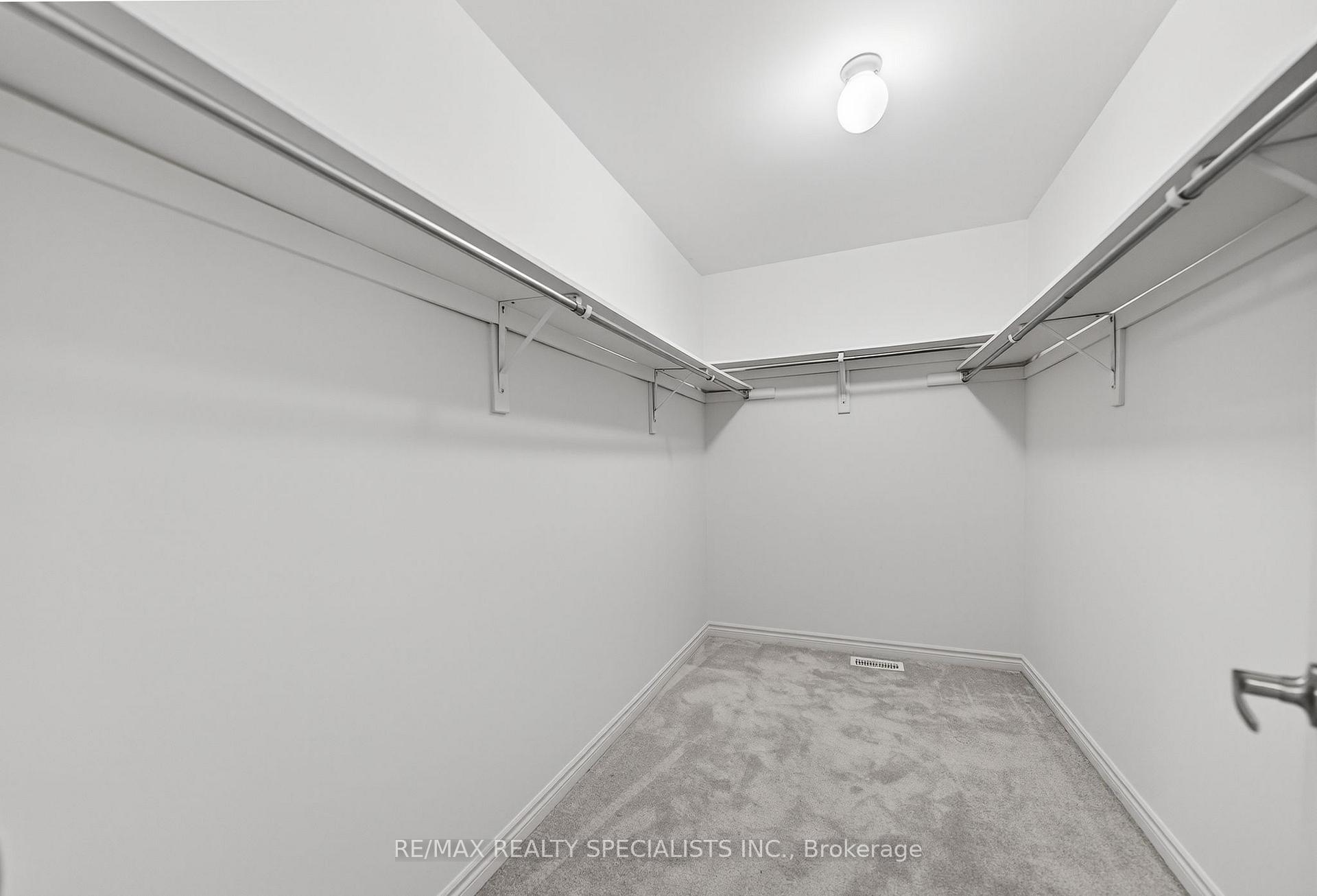 Photo 37 of 27 Harpin Way W, Centre Wellington, Fergus — HOMEH