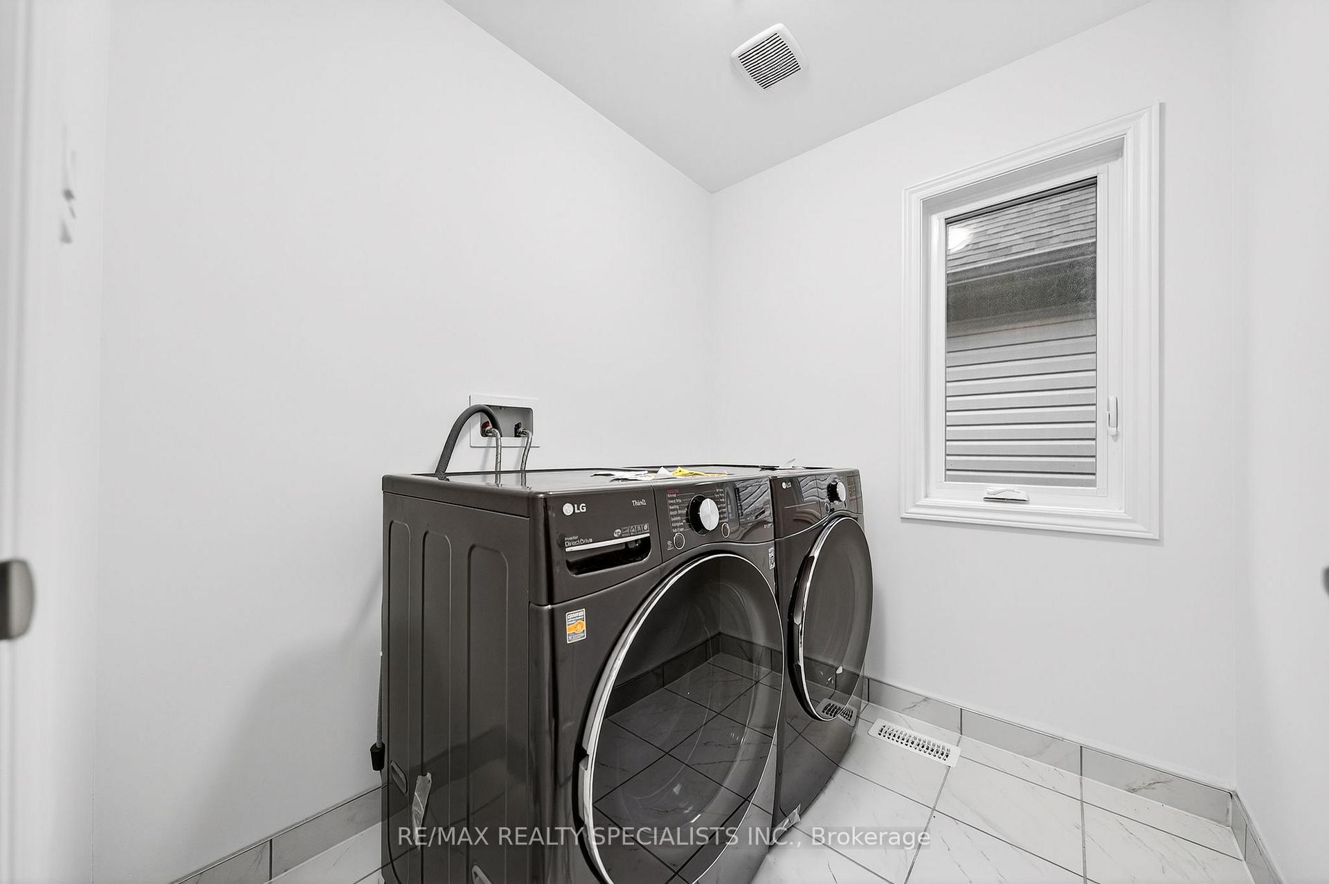 Photo 45 of 27 Harpin Way W, Centre Wellington, Fergus — HOMEH