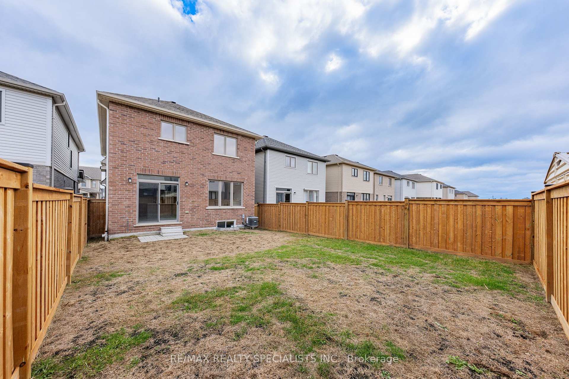 Photo 48 of 27 Harpin Way W, Centre Wellington, Fergus — HOMEH