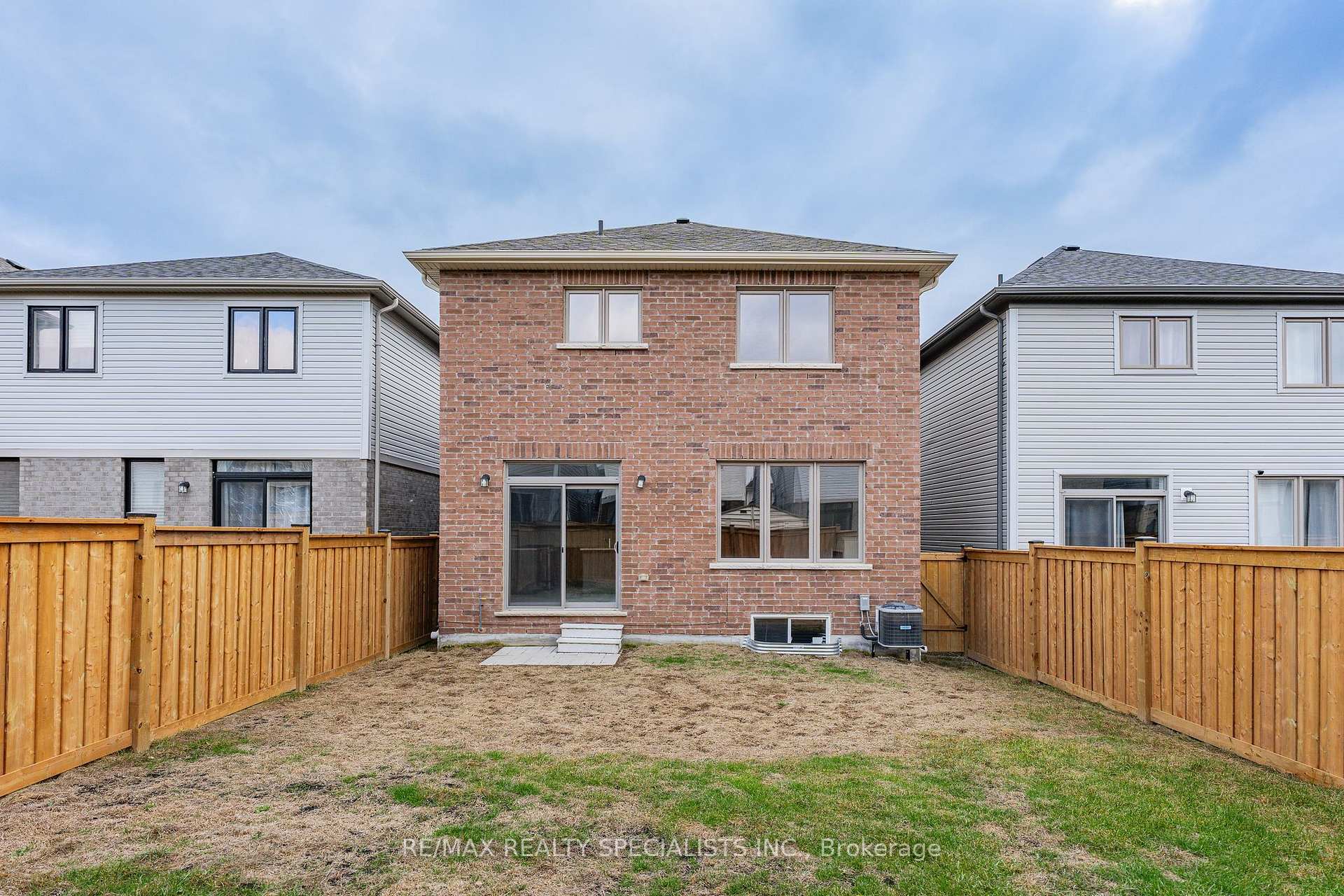Photo 49 of 27 Harpin Way W, Centre Wellington, Fergus — HOMEH