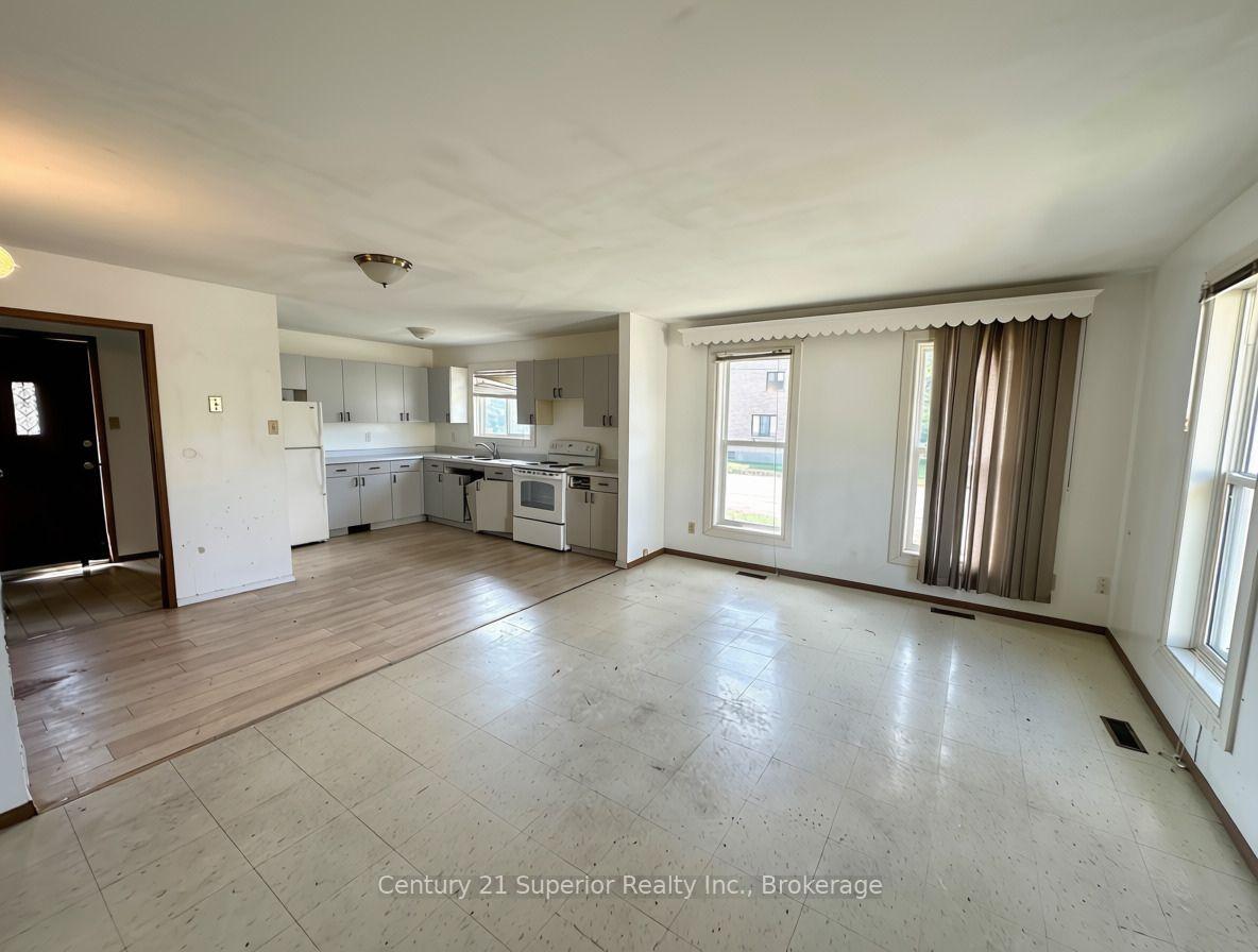 Photo 4 of 606 Peary Street, Schreiber — HOMEH
