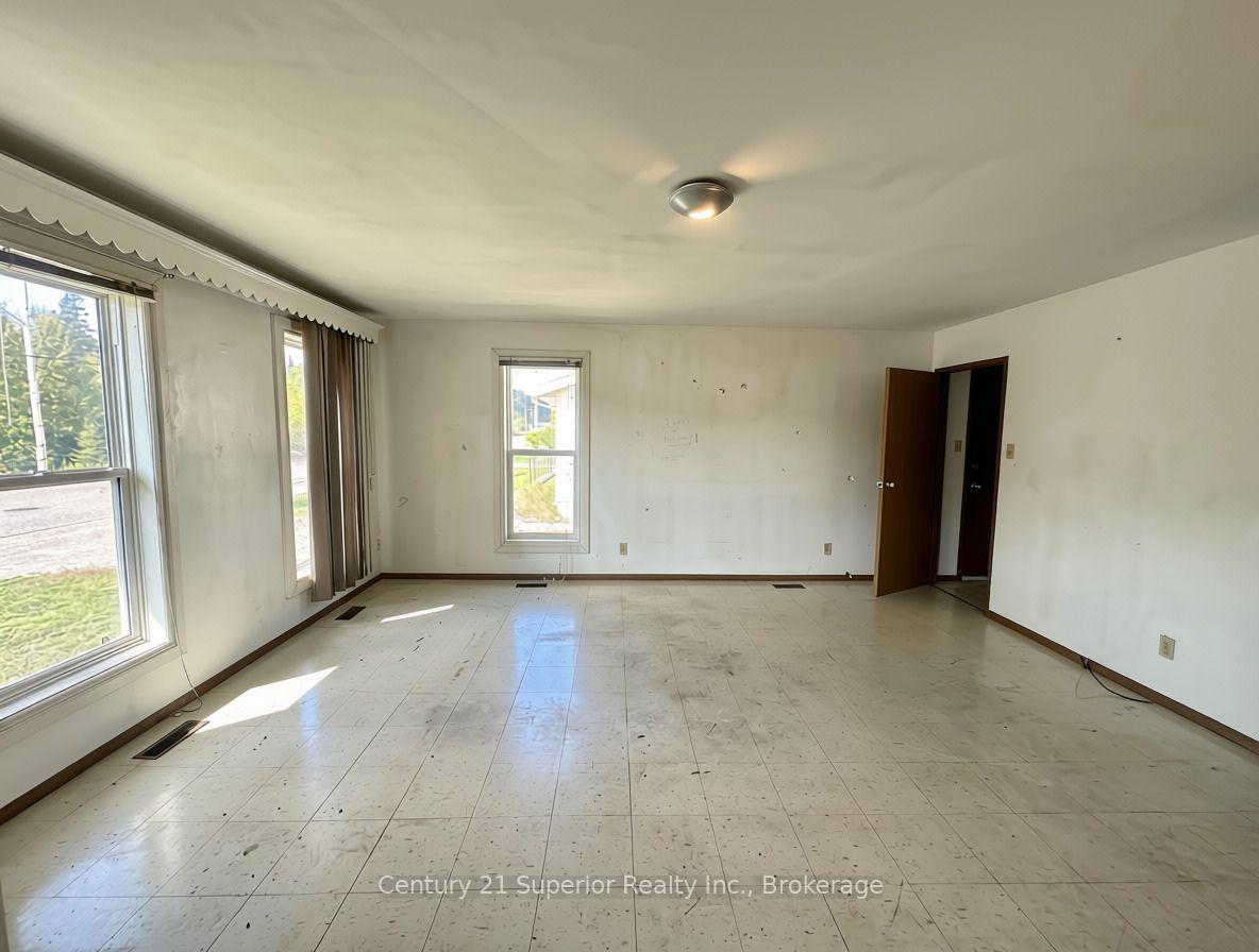 Photo 5 of 606 Peary Street, Schreiber — HOMEH