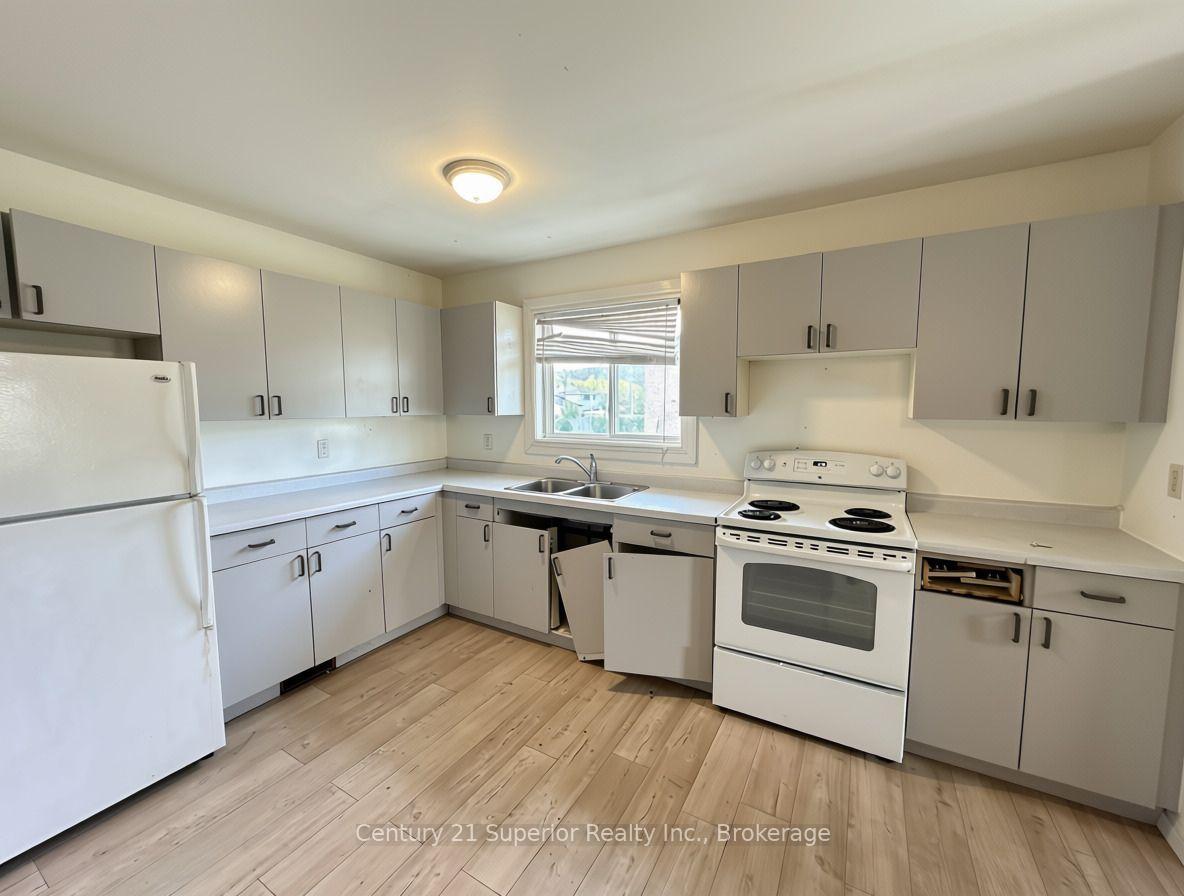 Photo 8 of 606 Peary Street, Schreiber — HOMEH
