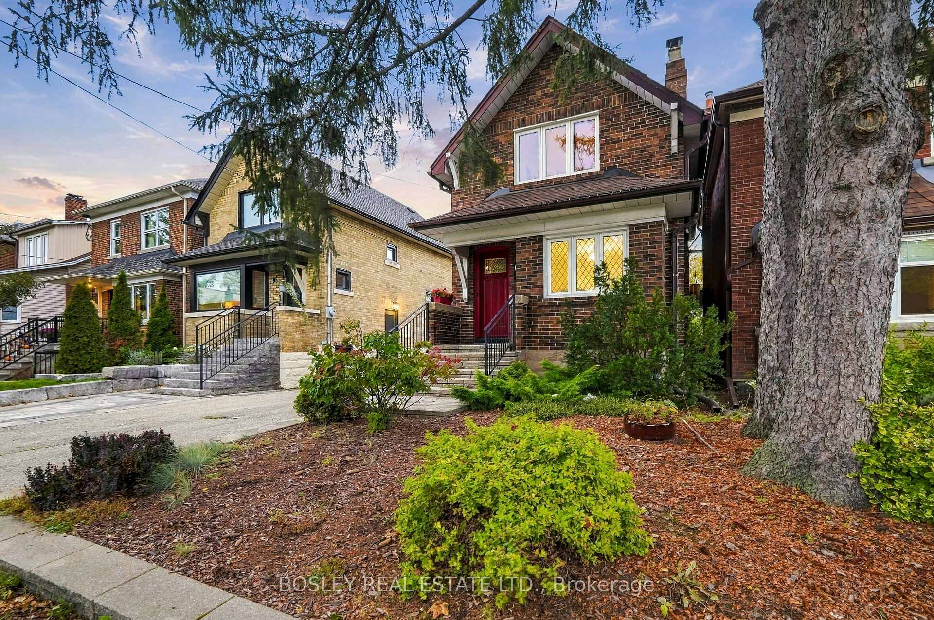 Photo 5 of 93 Eleventh Street, Etobicoke, New Toronto — HOMEH