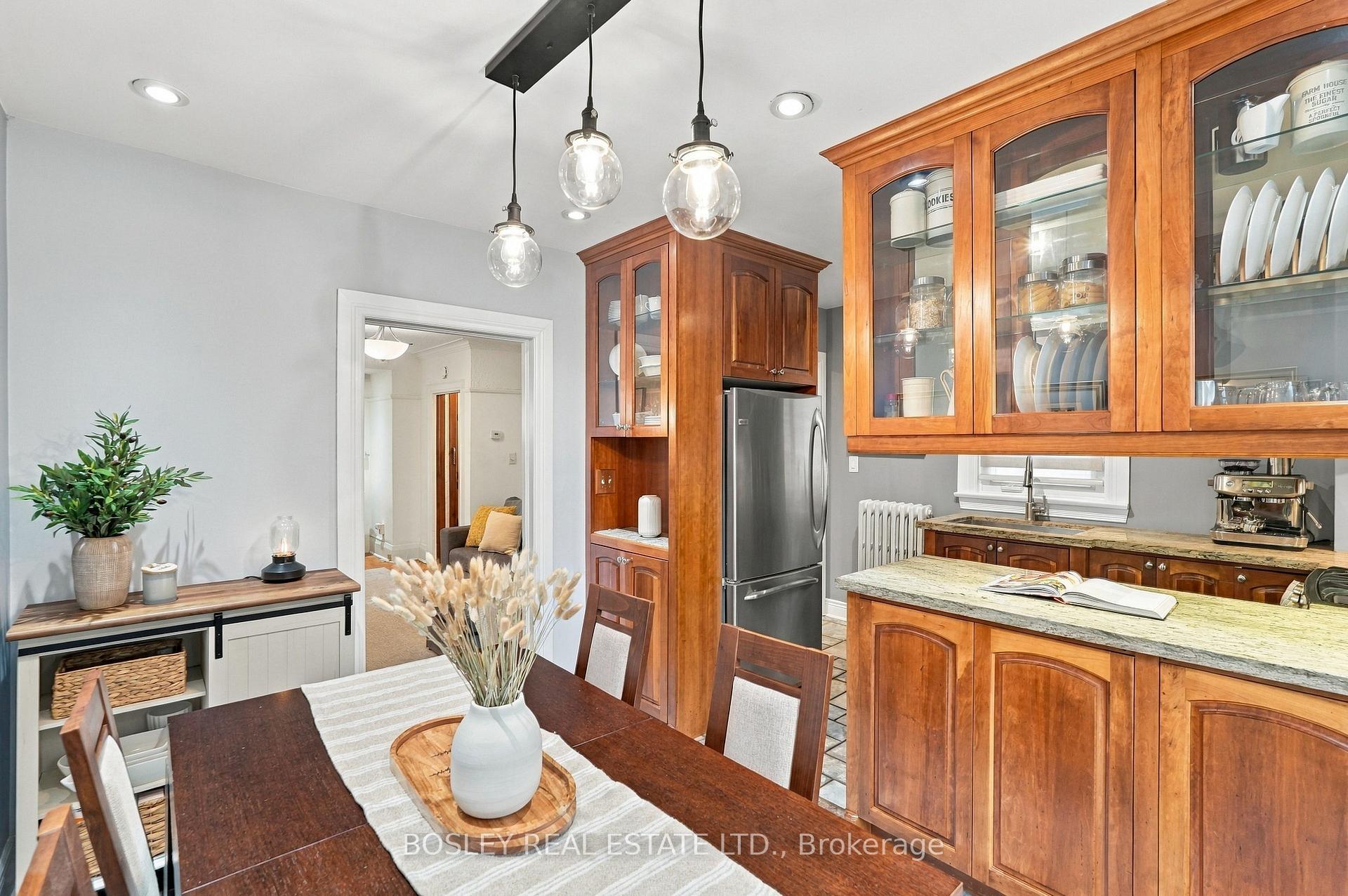 Photo 13 of 93 Eleventh Street, Etobicoke, New Toronto — HOMEH