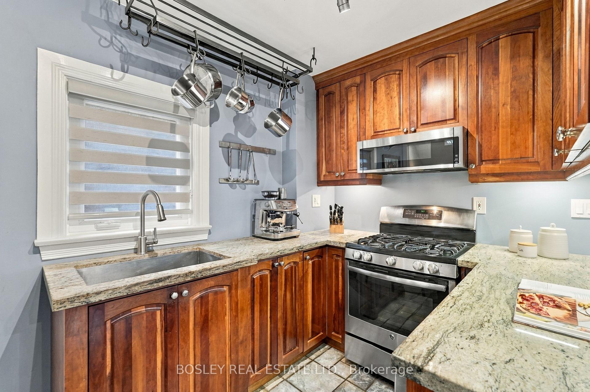 Photo 14 of 93 Eleventh Street, Etobicoke, New Toronto — HOMEH