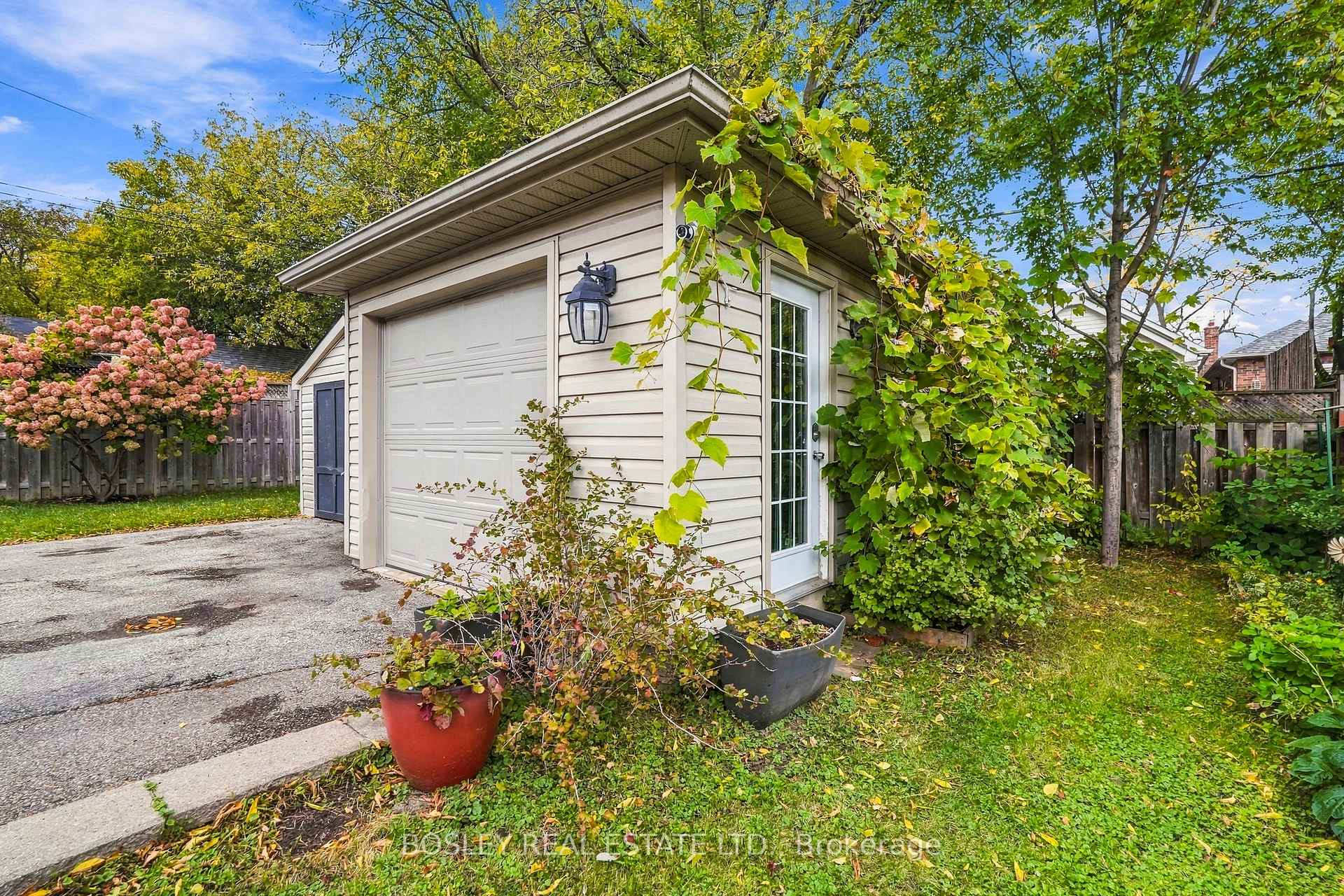 Photo 38 of 93 Eleventh Street, Etobicoke, New Toronto — HOMEH