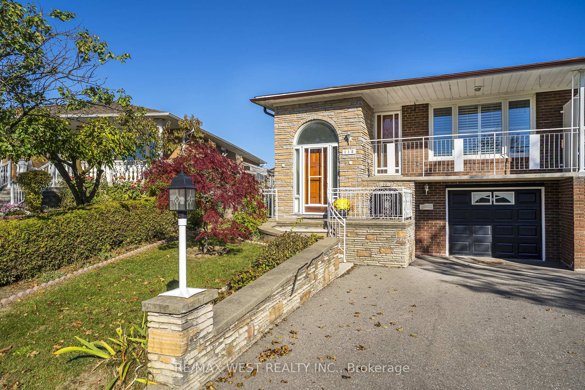Photo 1 of 112 Harris Crescent, Vaughan, West Woodbridge — HOMEH