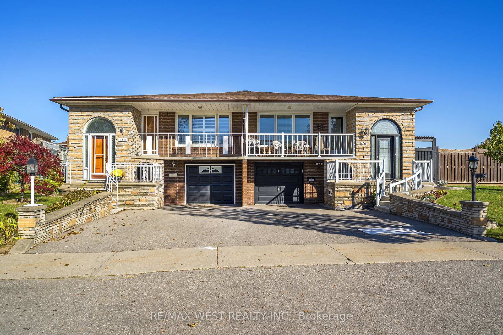 Photo 2 of 112 Harris Crescent, Vaughan, West Woodbridge — HOMEH