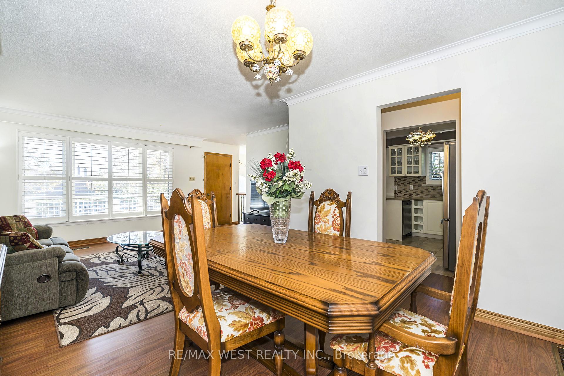 Photo 7 of 112 Harris Crescent, Vaughan, West Woodbridge — HOMEH
