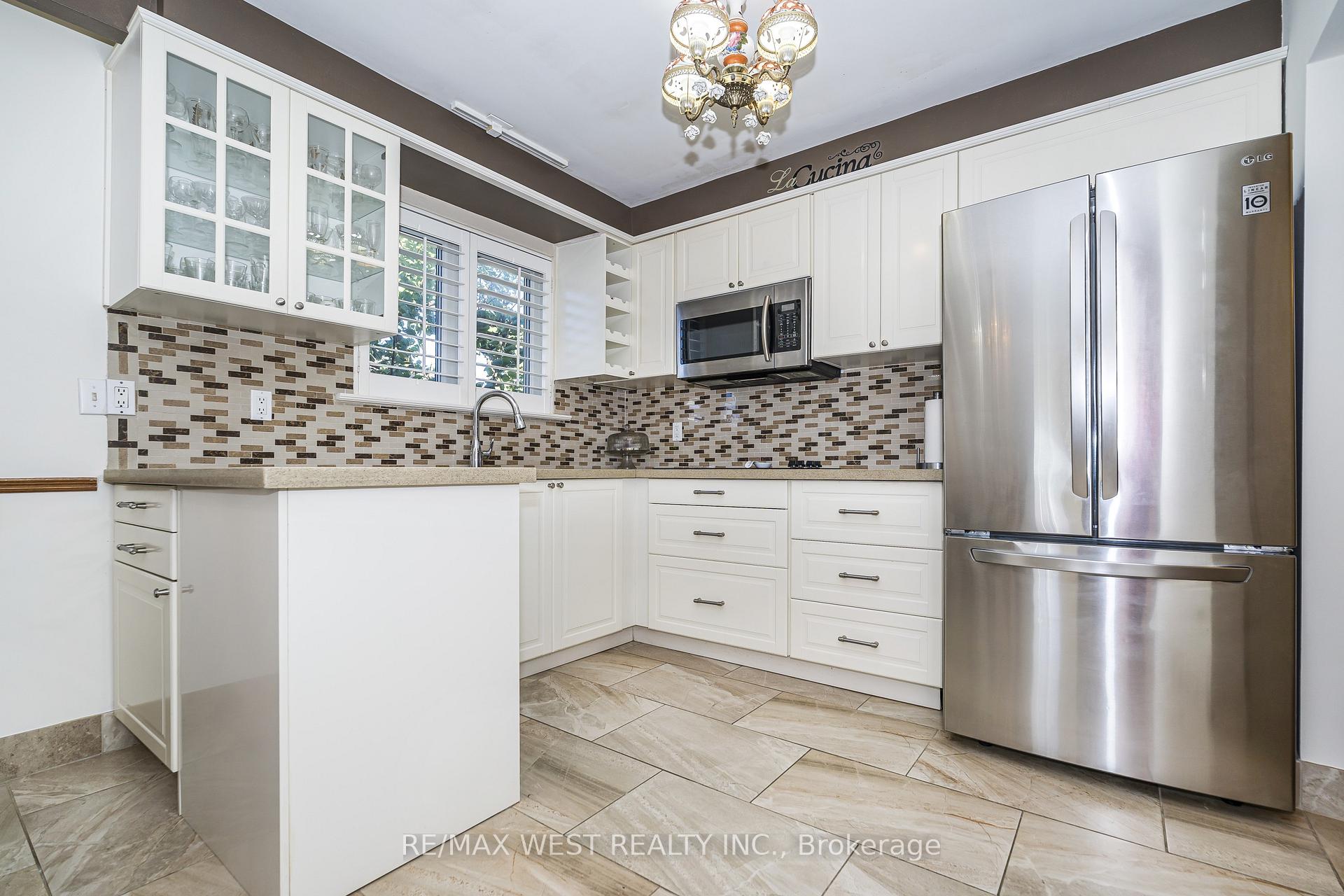 Photo 10 of 112 Harris Crescent, Vaughan, West Woodbridge — HOMEH