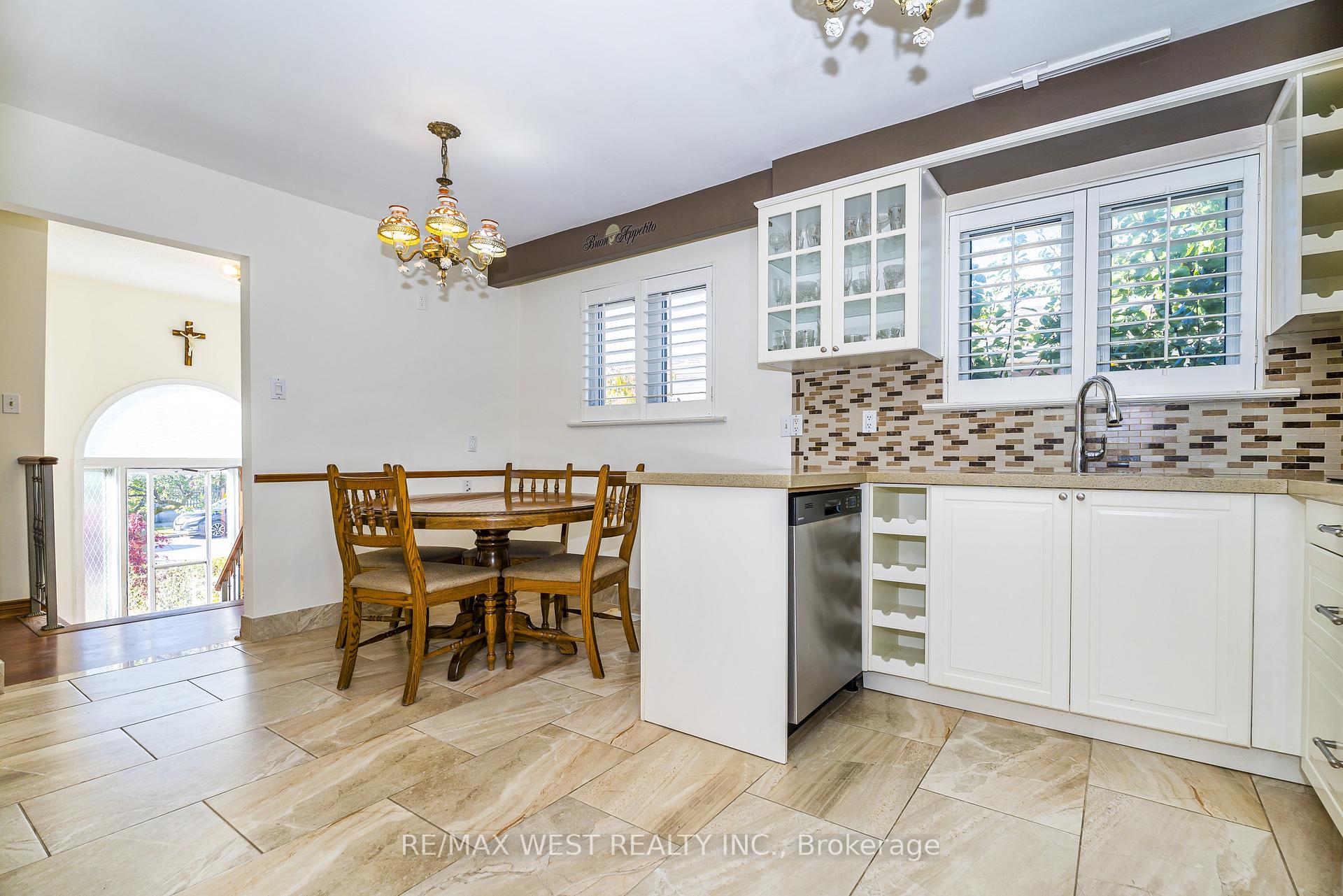 Photo 11 of 112 Harris Crescent, Vaughan, West Woodbridge — HOMEH