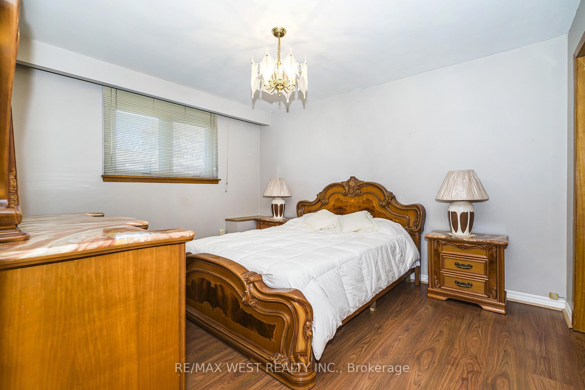 Photo 13 of 112 Harris Crescent, Vaughan, West Woodbridge — HOMEH