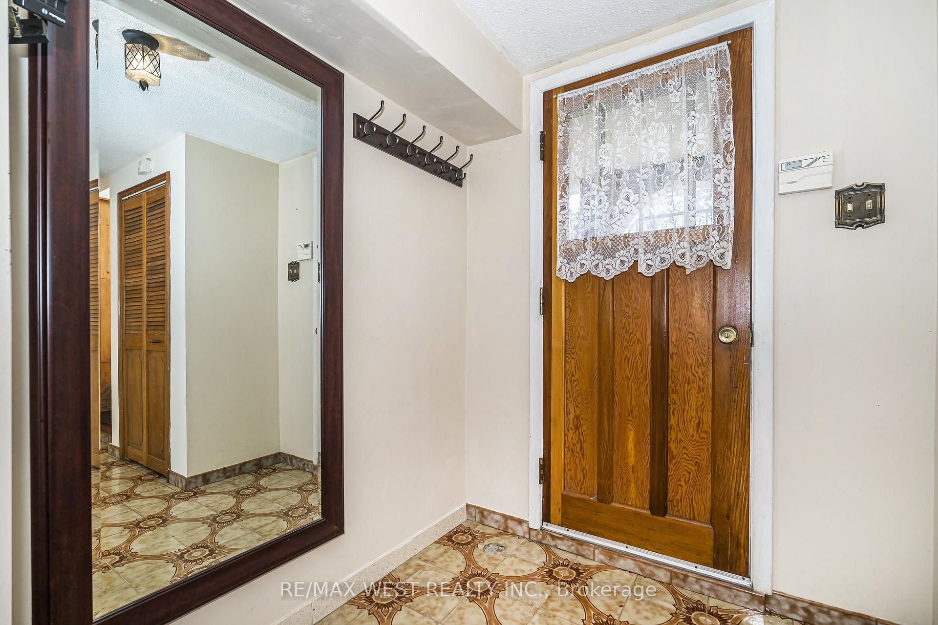 Photo 19 of 112 Harris Crescent, Vaughan, West Woodbridge — HOMEH