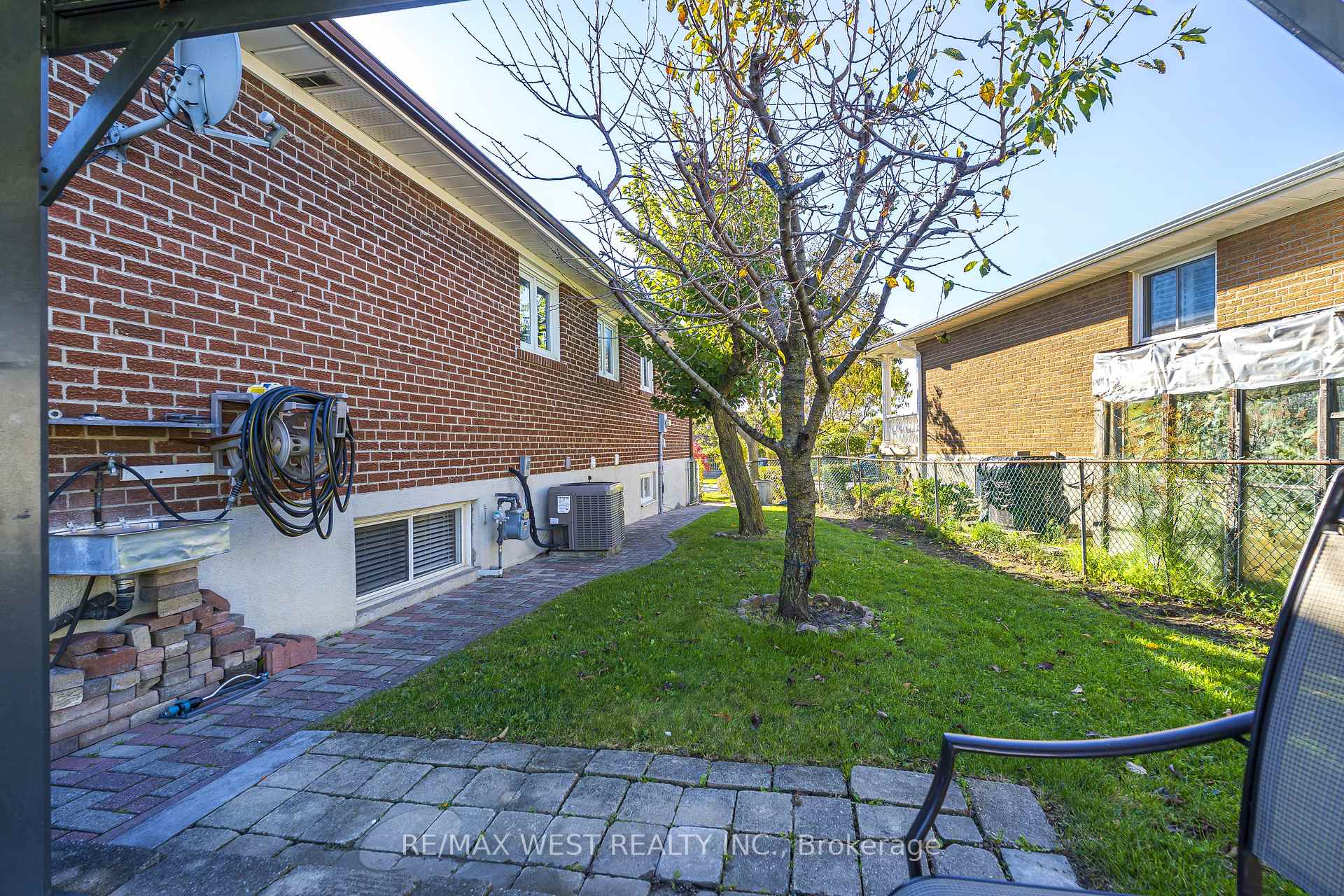 Photo 30 of 112 Harris Crescent, Vaughan, West Woodbridge — HOMEH