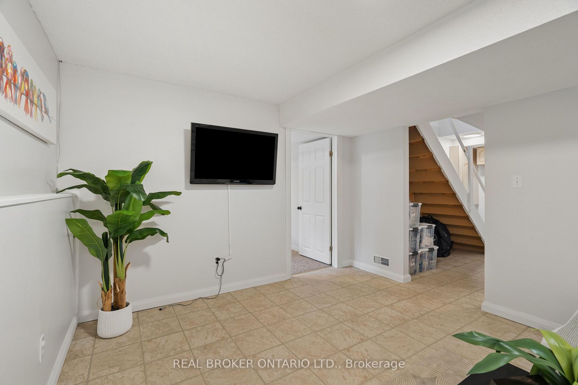 Photo 21 of 46 Chesterton Lane, Guelph, Grange Road — HOMEH