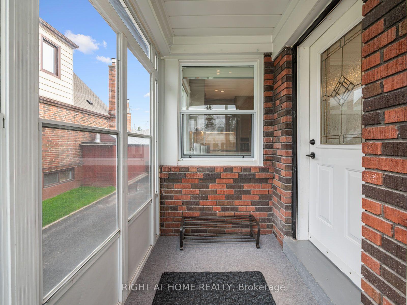 Photo 2 of 49 Amsterdam Avenue, Toronto, O'Connor-Parkview — HOMEH
