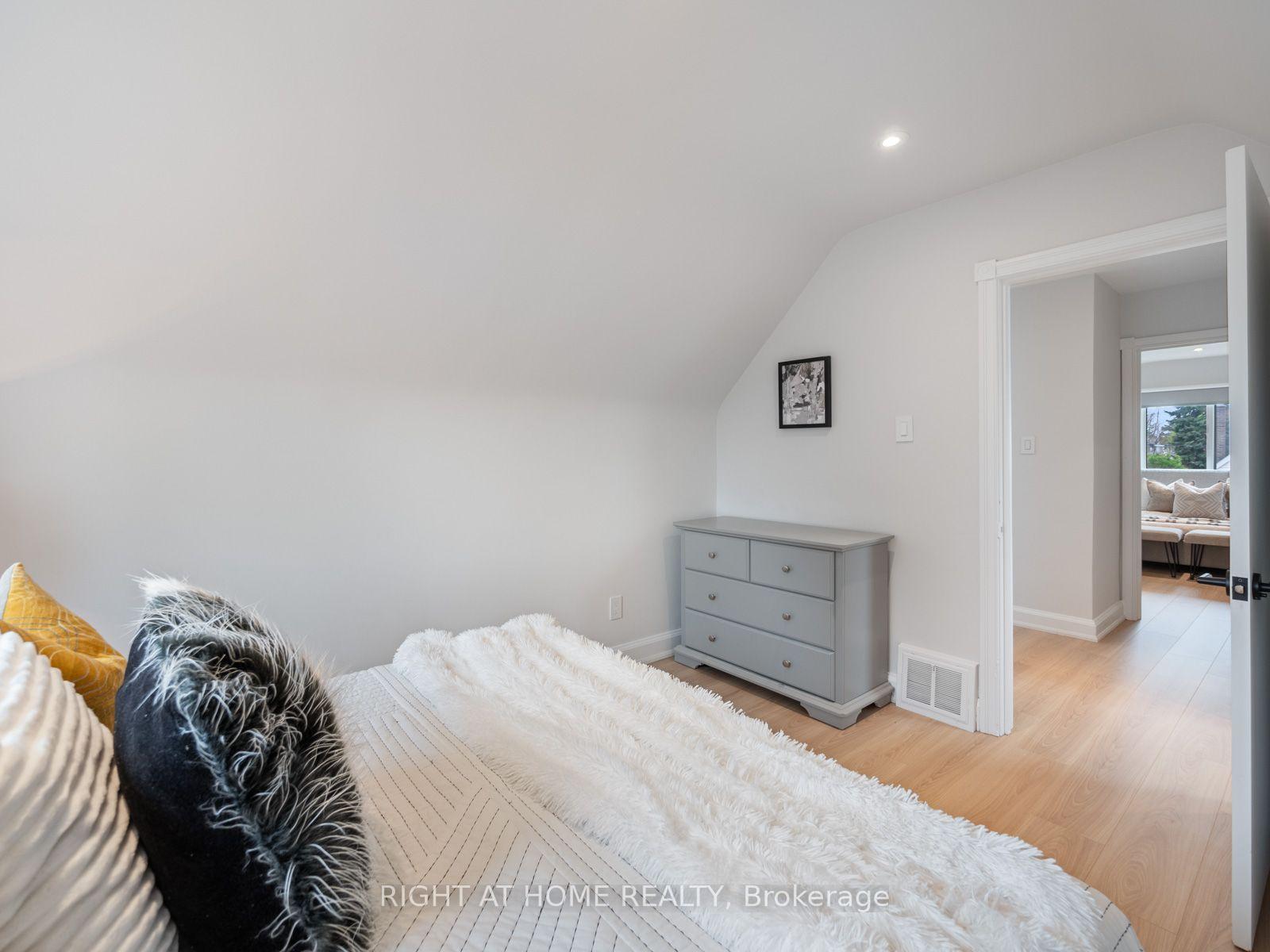 Photo 29 of 49 Amsterdam Avenue, Toronto, O'Connor-Parkview — HOMEH