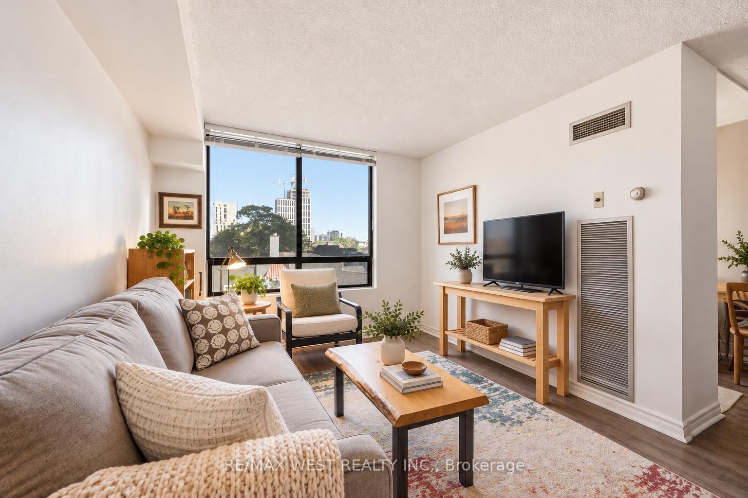 Photo 3 of Unit 404, 117 Gerrard Street E, Toronto, Church-Yonge Corridor — HOMEH