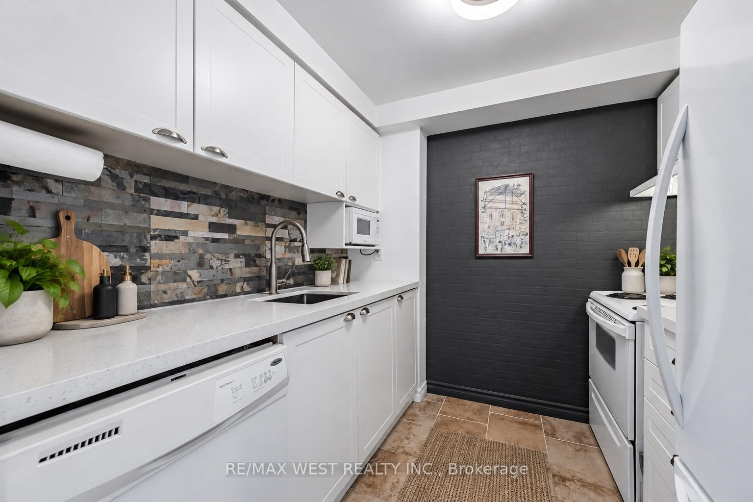 Photo 5 of Unit 404, 117 Gerrard Street E, Toronto, Church-Yonge Corridor — HOMEH